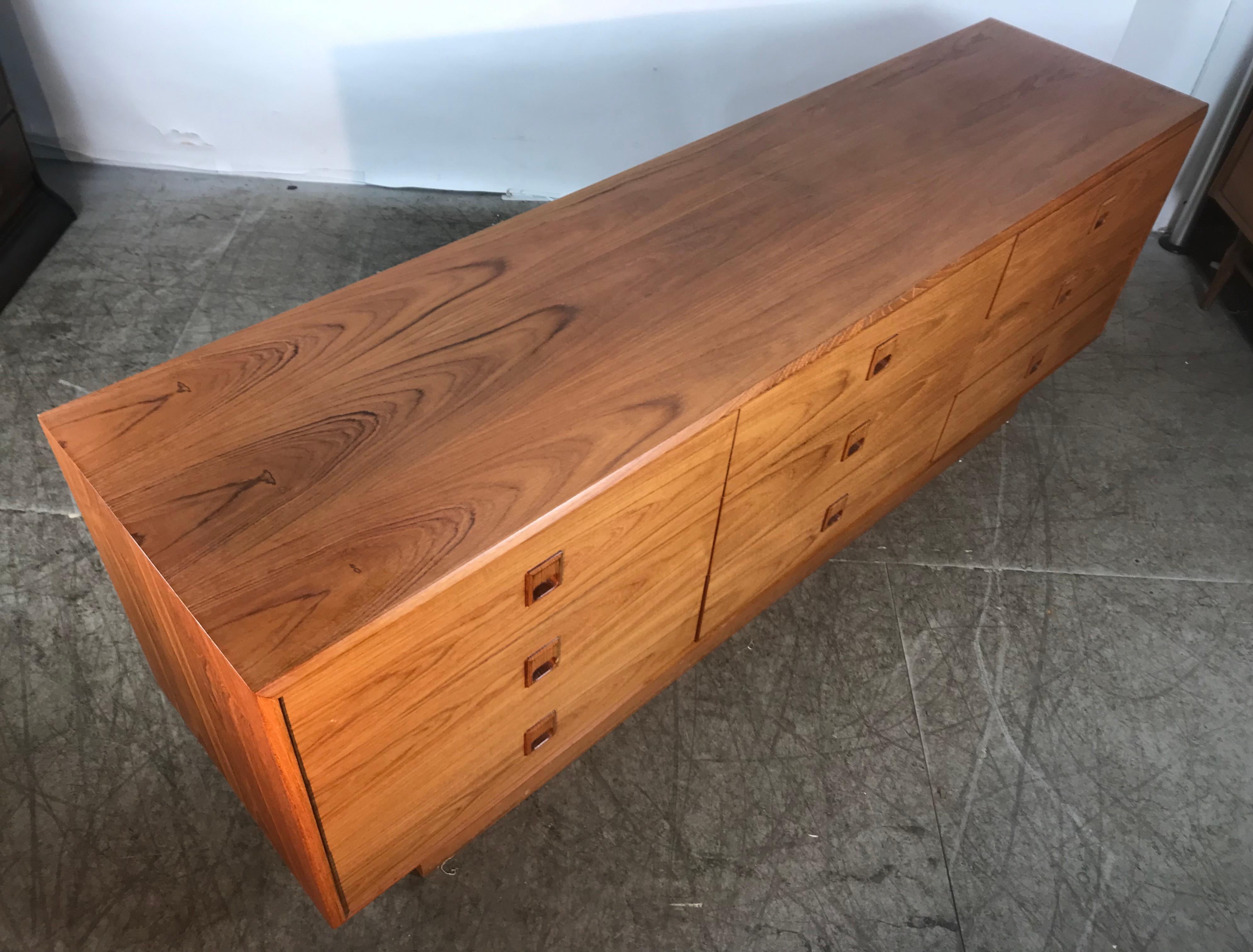 9 drawer teak dresser