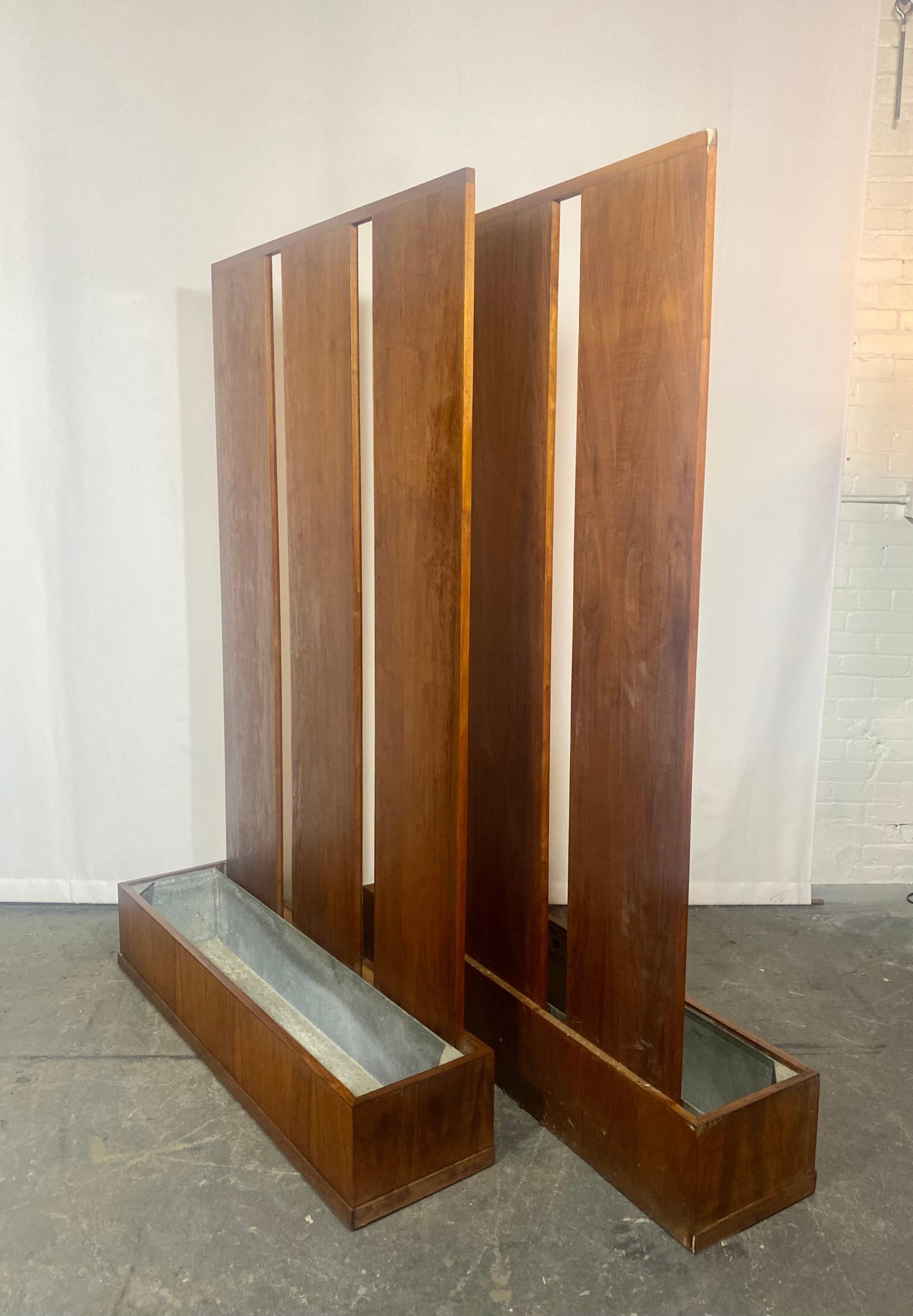 Classic Mid Century Modern Architectural Room Divider's with planter boxes In Good Condition For Sale In Buffalo, NY
