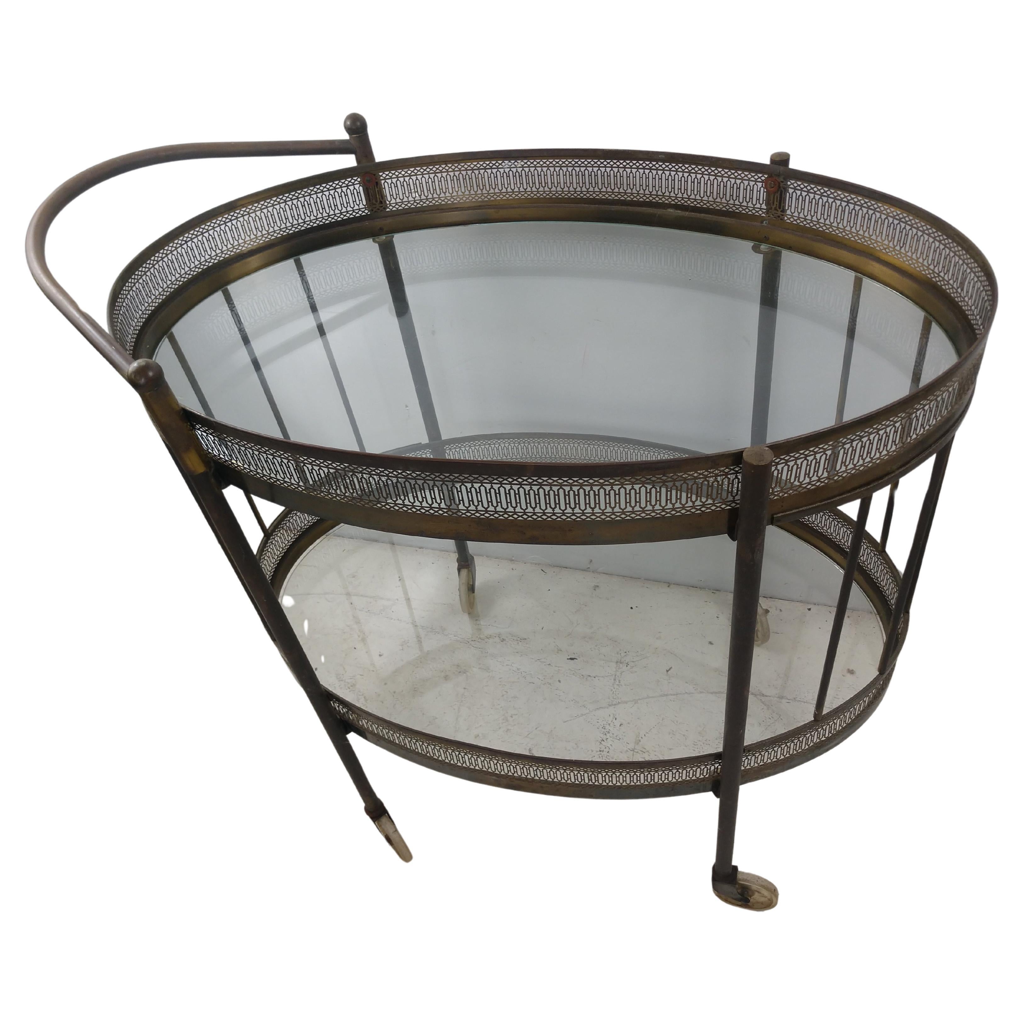 Klassischer ovaler Barwagen aus Messing aus der Mitte des Jahrhunderts, um 1954 (amerikanisch) im Angebot