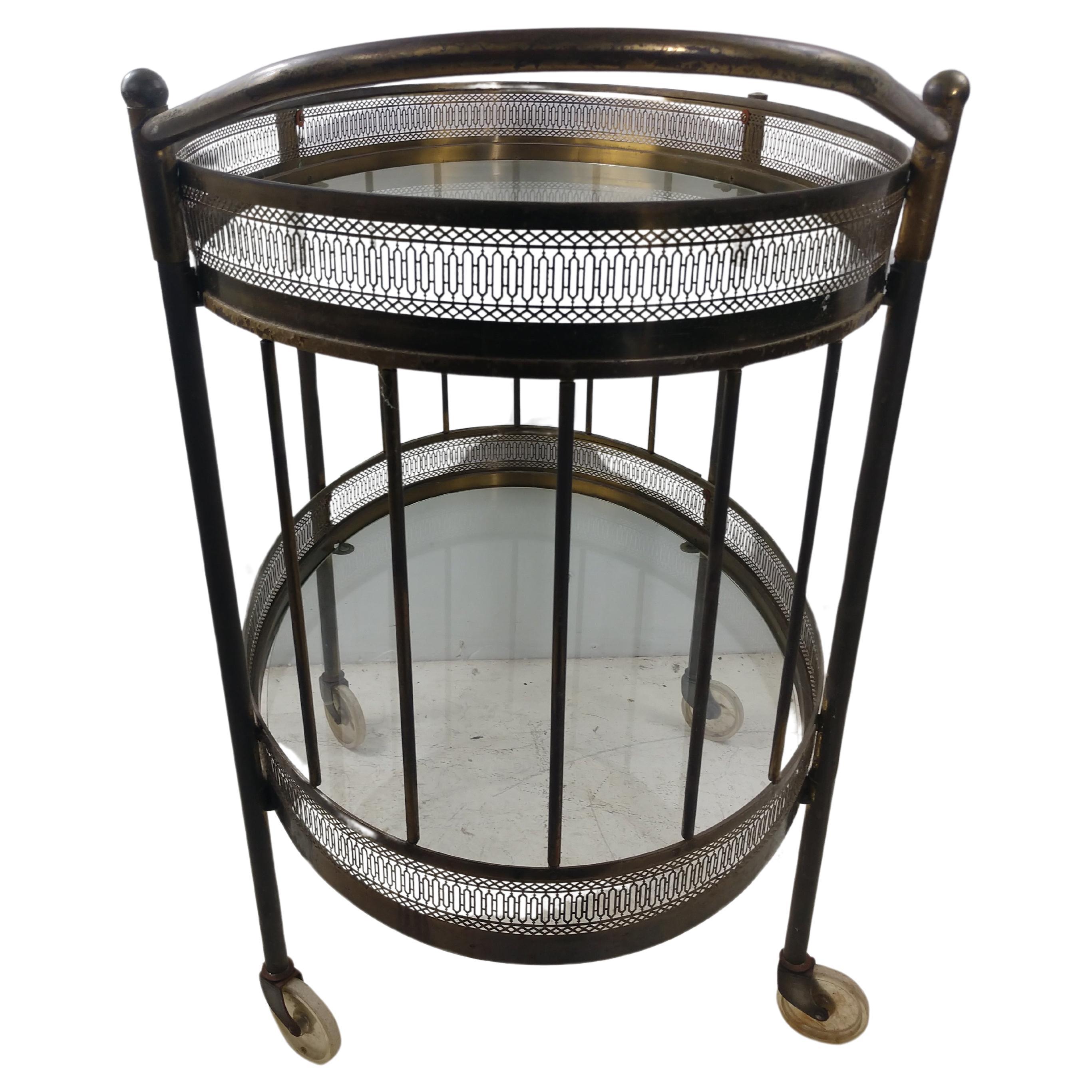Klassischer ovaler Barwagen aus Messing aus der Mitte des Jahrhunderts, um 1954 im Zustand „Gut“ im Angebot in Port Jervis, NY