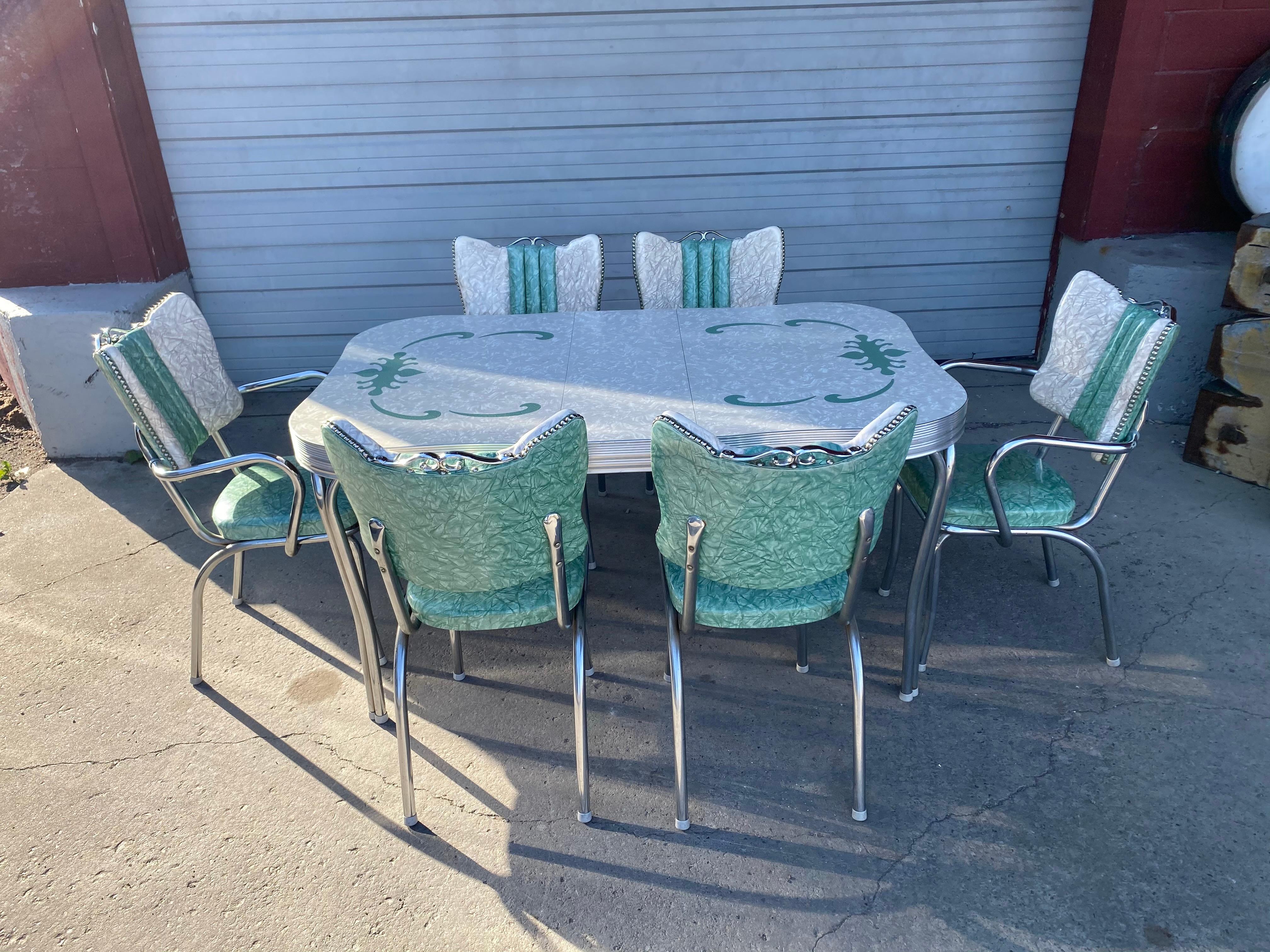 Classic Mid-Century Modern chrome dinette / kitchen set. With 2 captains chairs, very unusual set!! Seldom seen set of six chairs, including two armchairs (CAPTAINS CHAIRS), table measures 30