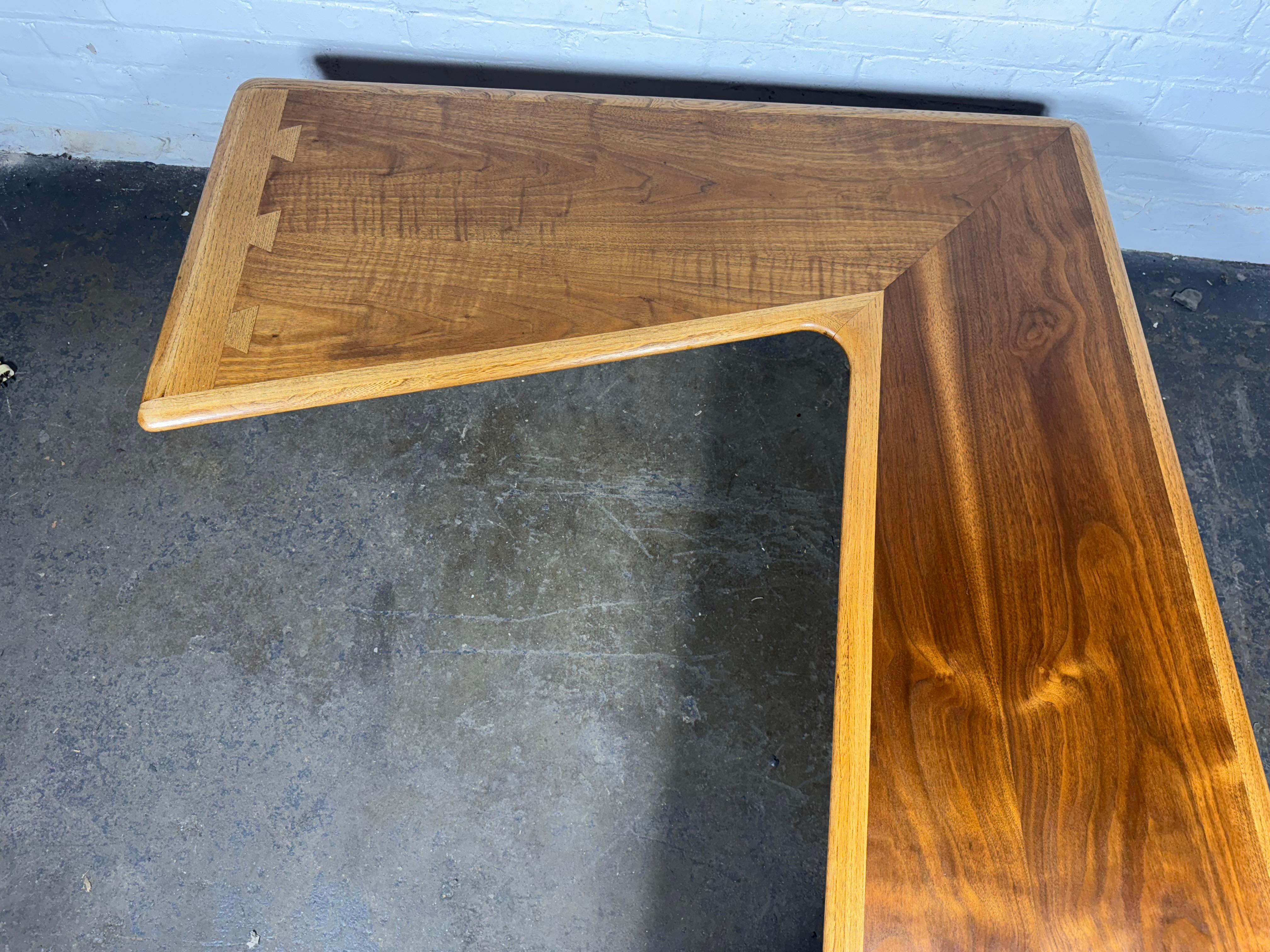 Mid-Century Modern Table basse classique de style moderne du milieu du siècle Lane Acclaim en vente