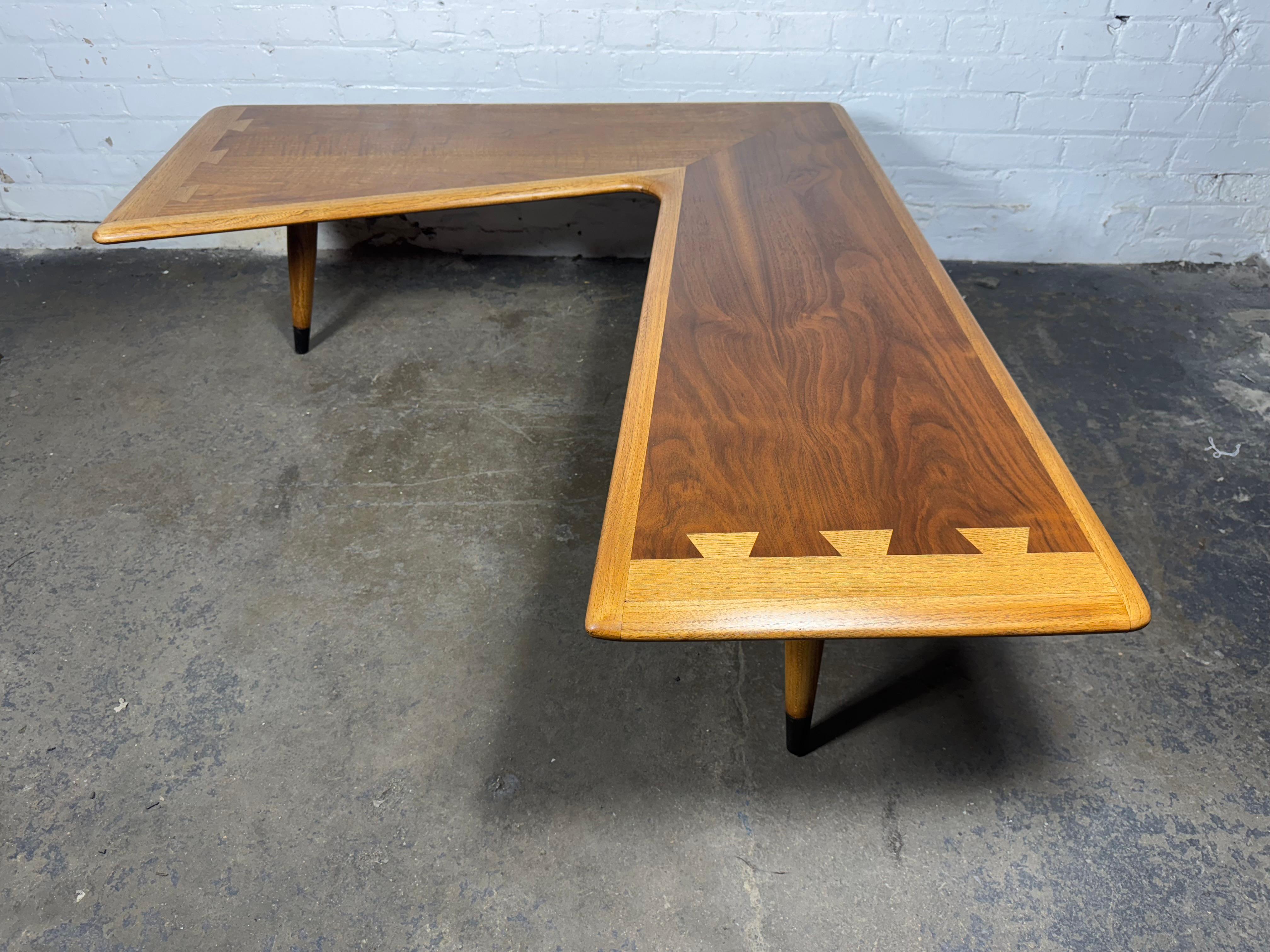 Américain Table basse classique de style moderne du milieu du siècle Lane Acclaim en vente