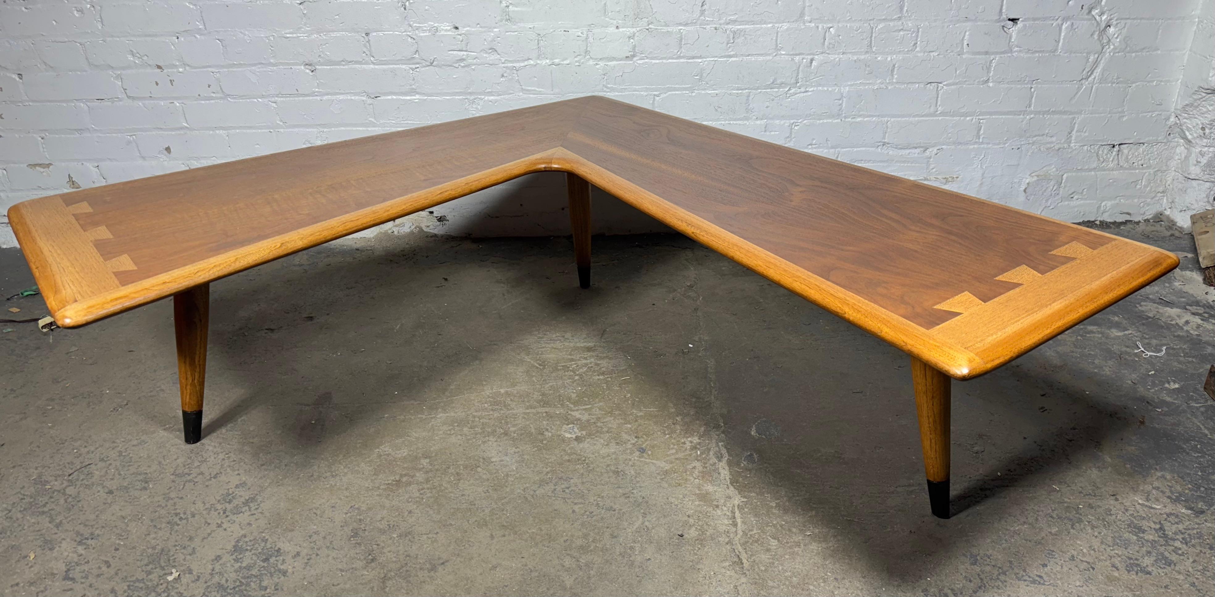 Milieu du XXe siècle Table basse classique de style moderne du milieu du siècle Lane Acclaim en vente