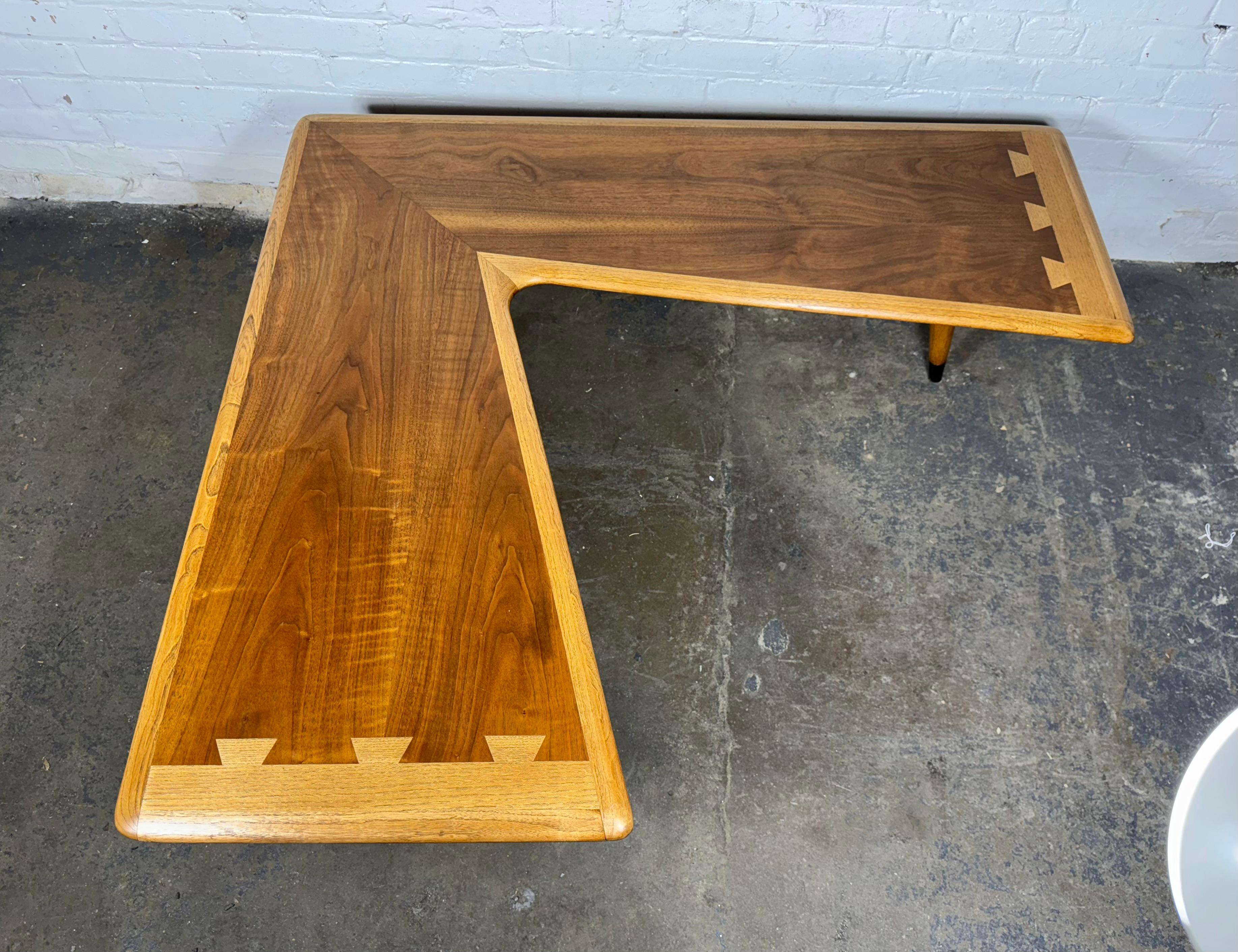 Hêtre Table basse classique de style moderne du milieu du siècle Lane Acclaim en vente