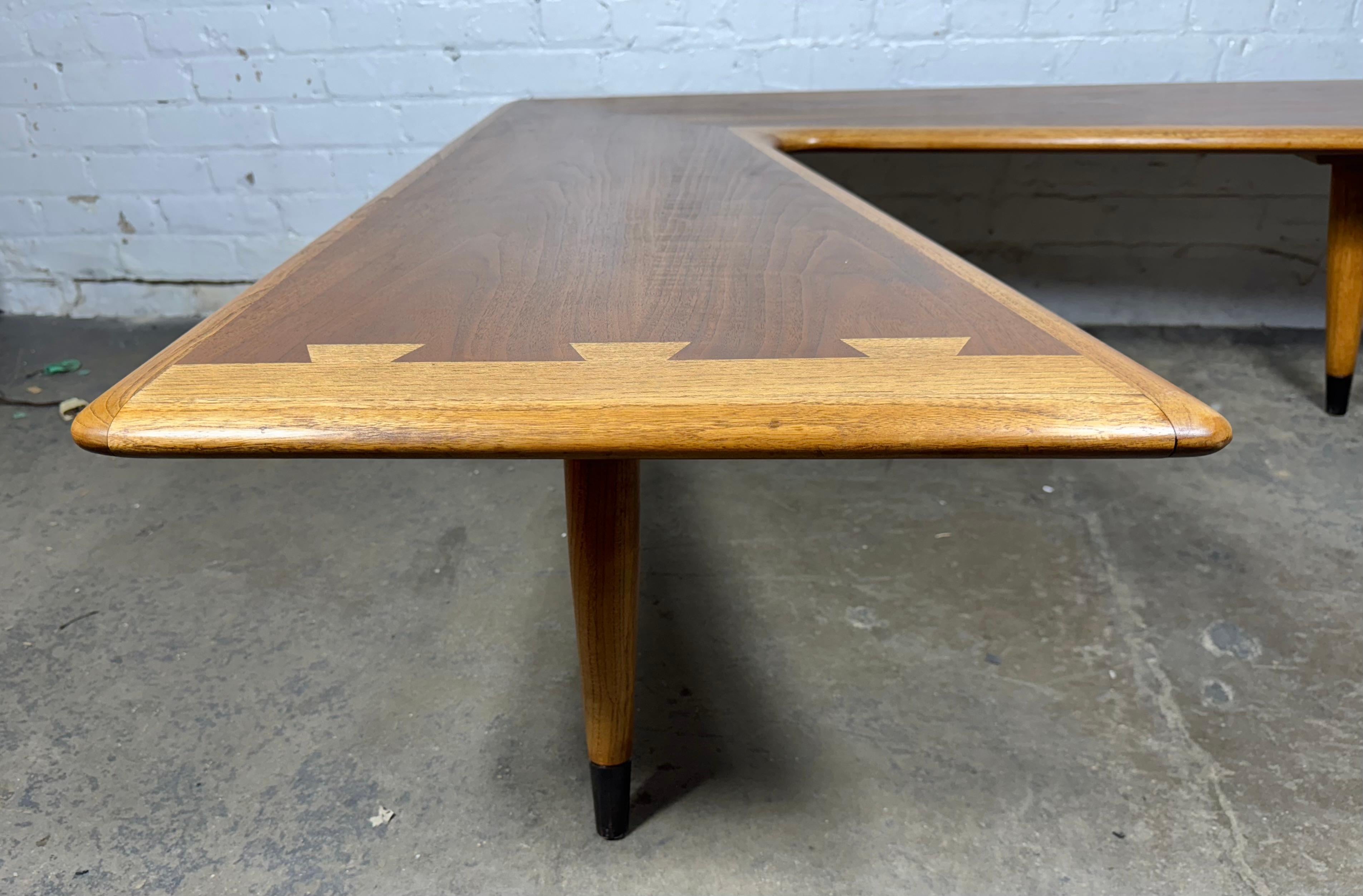 Table basse classique de style moderne du milieu du siècle Lane Acclaim en vente 1