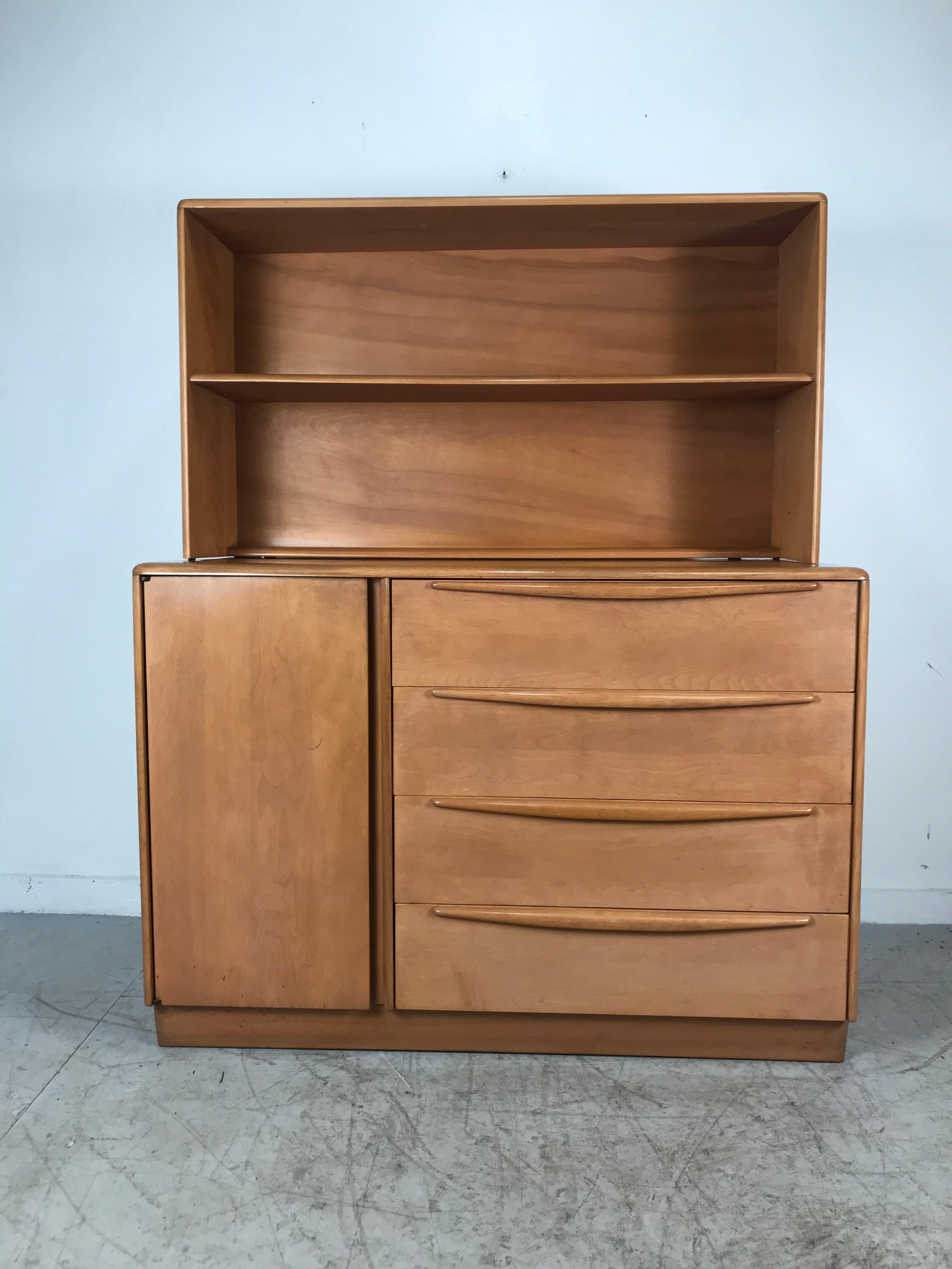 Classic Mid-Century Modern Dresser/Desk/ Bookcase & Chair by Heywood Wakefield In Good Condition In Buffalo, NY