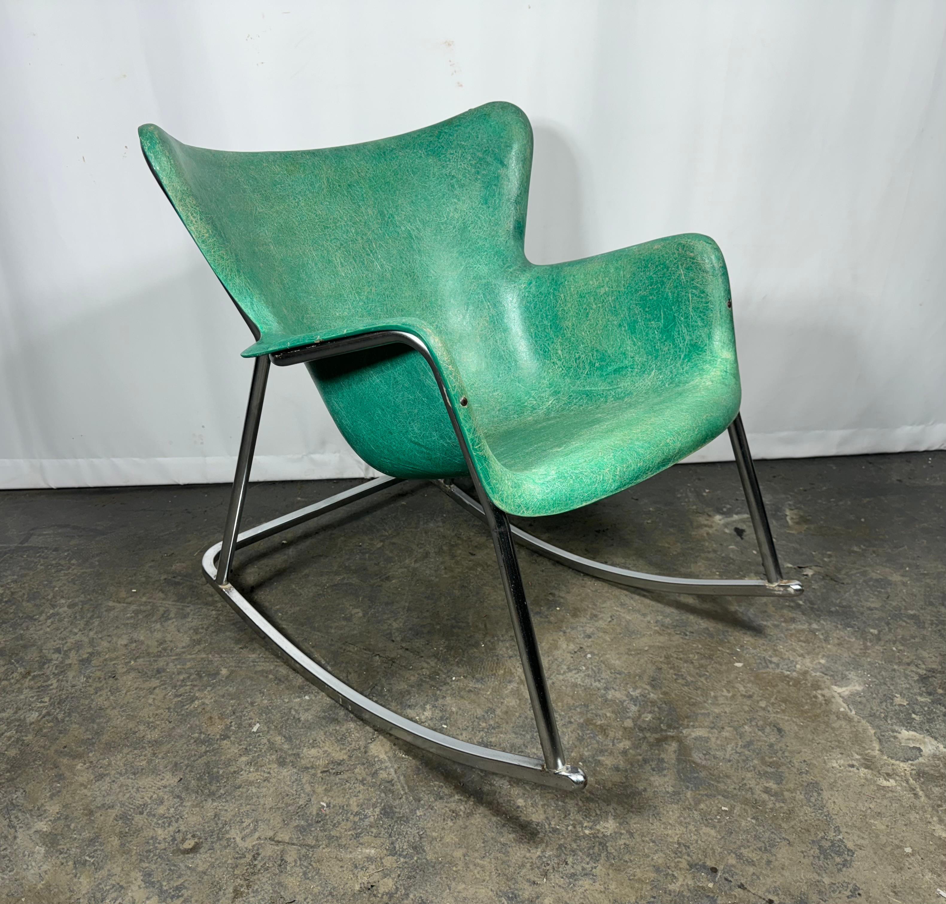 Silla mecedora clásica de fibra de vidrio de mediados del siglo XX, de Lawrence Peabody en Bueno estado para la venta en Buffalo, NY