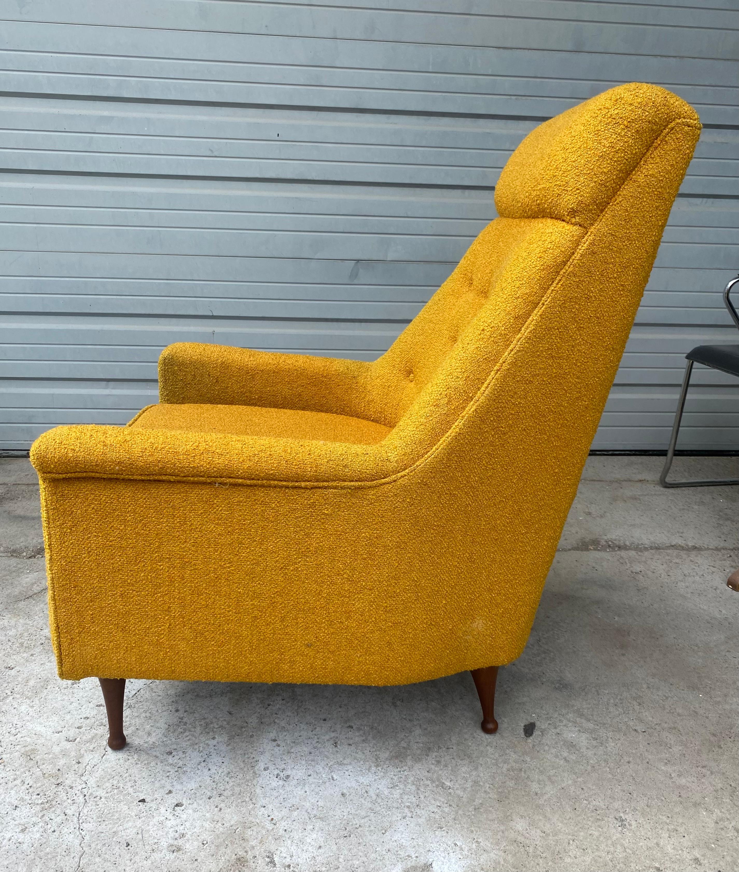 Classic Mid Century Modernist lounge by the Flexsteel Company. Chair is similar in style to chair's designed by Paul Mccobb ...Retains its original upholstery,, in amazing condition.. Superior quality and construction,, Extremely comfortable,, Hand