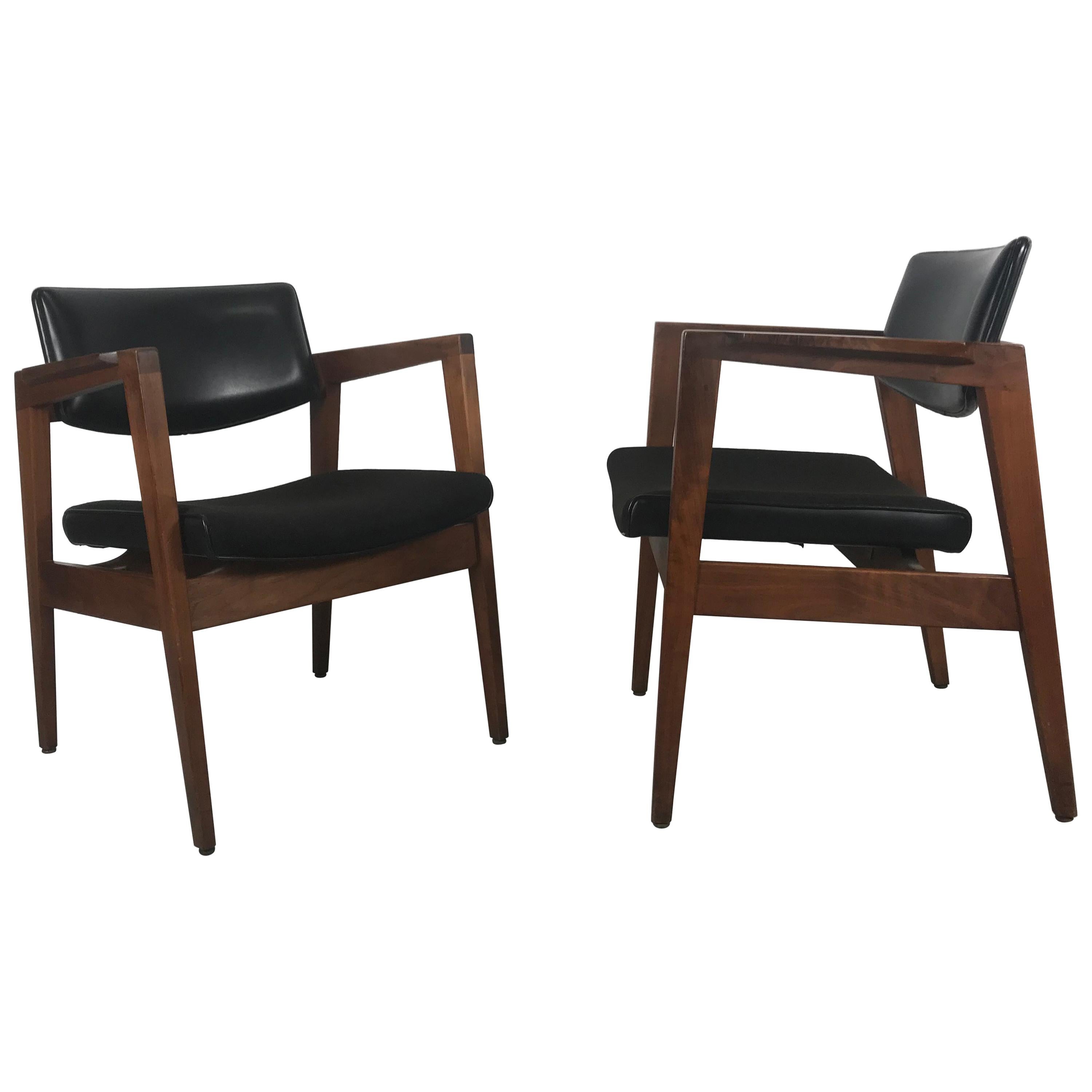 classic midcentury modern lounge chairs walnut framesgunlocke jens  risom