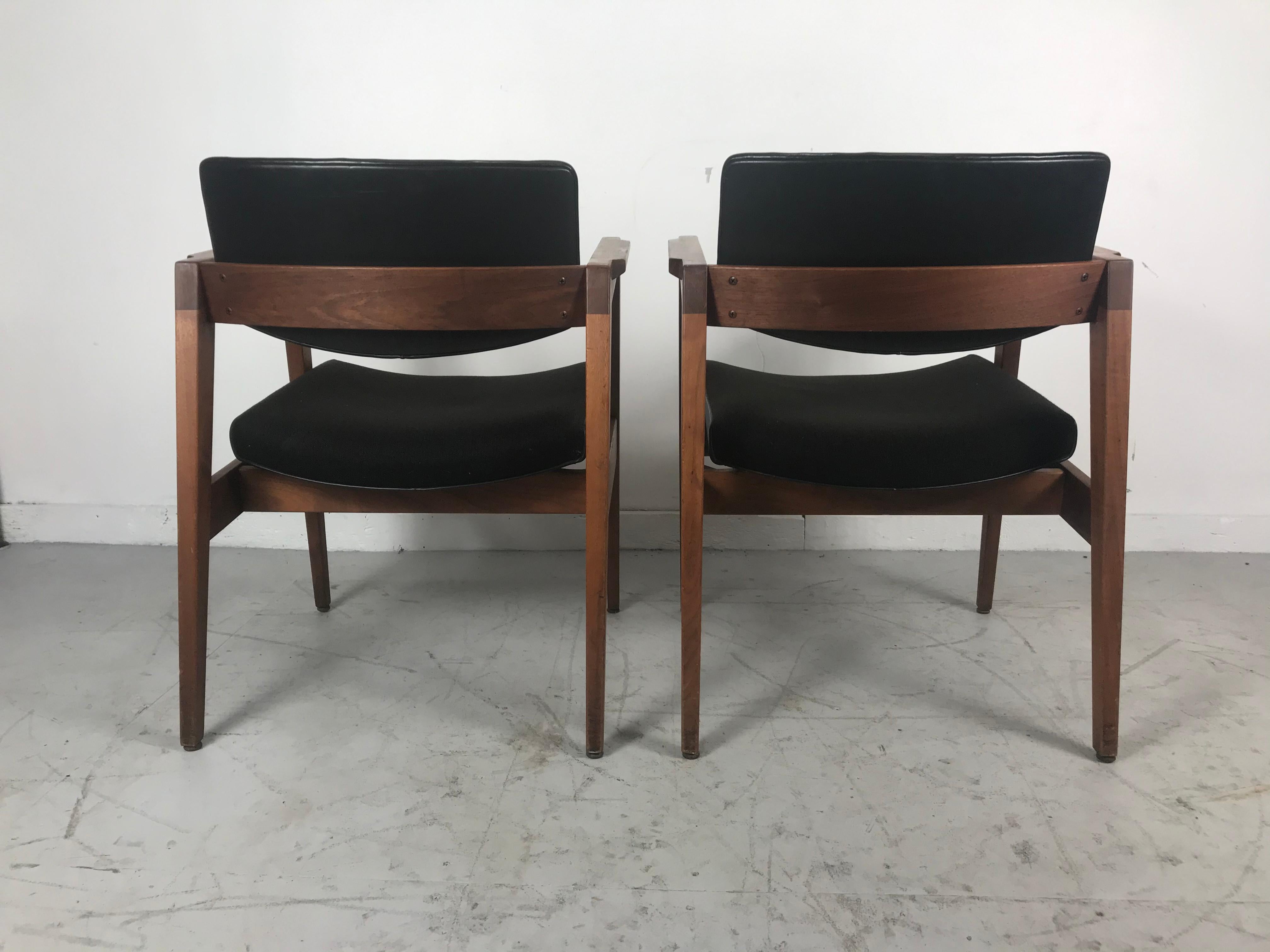 American Classic Mid-Century Modern Lounge Chairs, Walnut Frames, by Gunlocke, Jens Risom