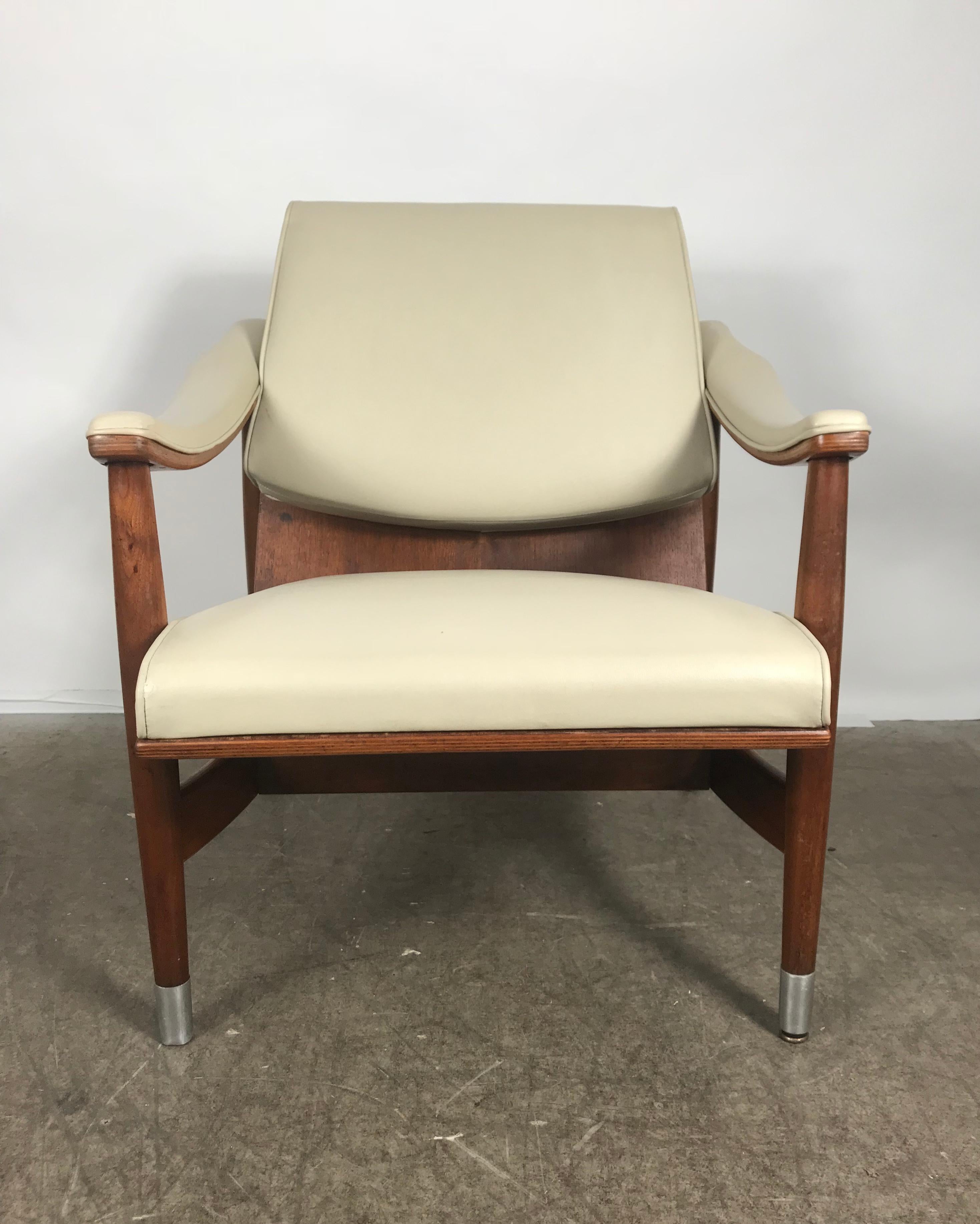 Classic Mid-Century Modern plywood scoop lounge chair by Thonet. Amazing design, superior quality and construction, heavy, retains original creamy white Naugahyde fabric, hand delivery avail to New York City or anywhere en route from Buffalo NY.
