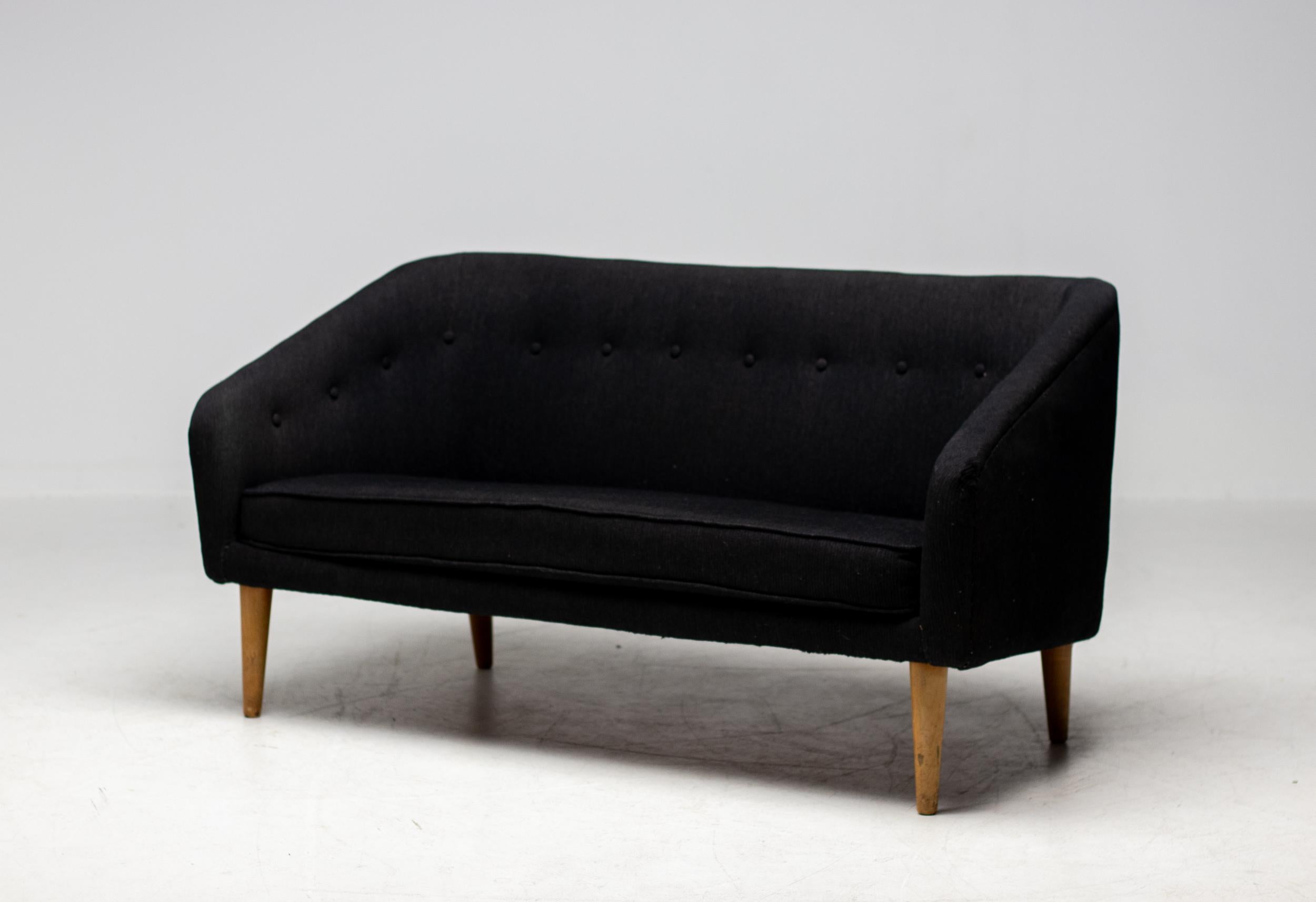 Classic Mid Century Modern Scandinavian Sofa For Sale 3