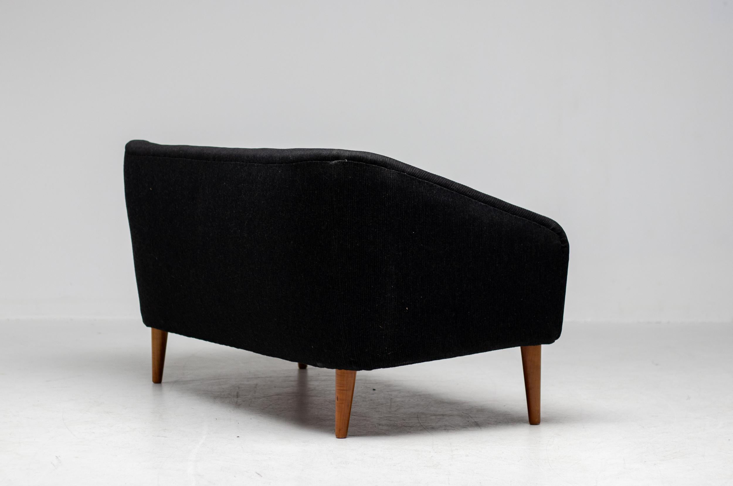 Classic Mid Century Modern Scandinavian Sofa For Sale 8