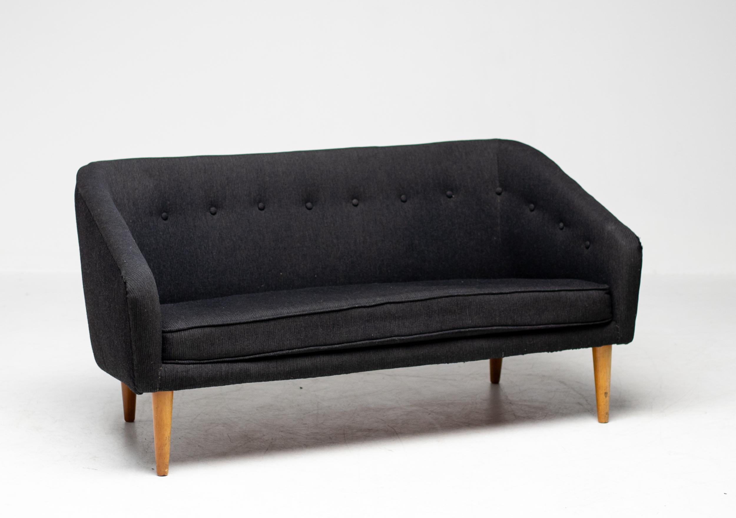 Classic compact Danish 1940s sofa in original dark grey/brown upholstery.
One-off piece made in the high end old school way with straps and horsehair interior that is made to last forever.

Please note that we do advise reupholstery before use.