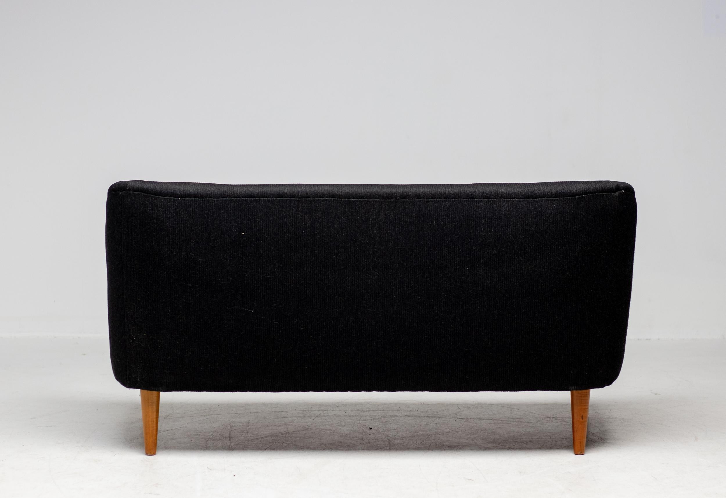 Classic Mid Century Modern Scandinavian Sofa For Sale 1
