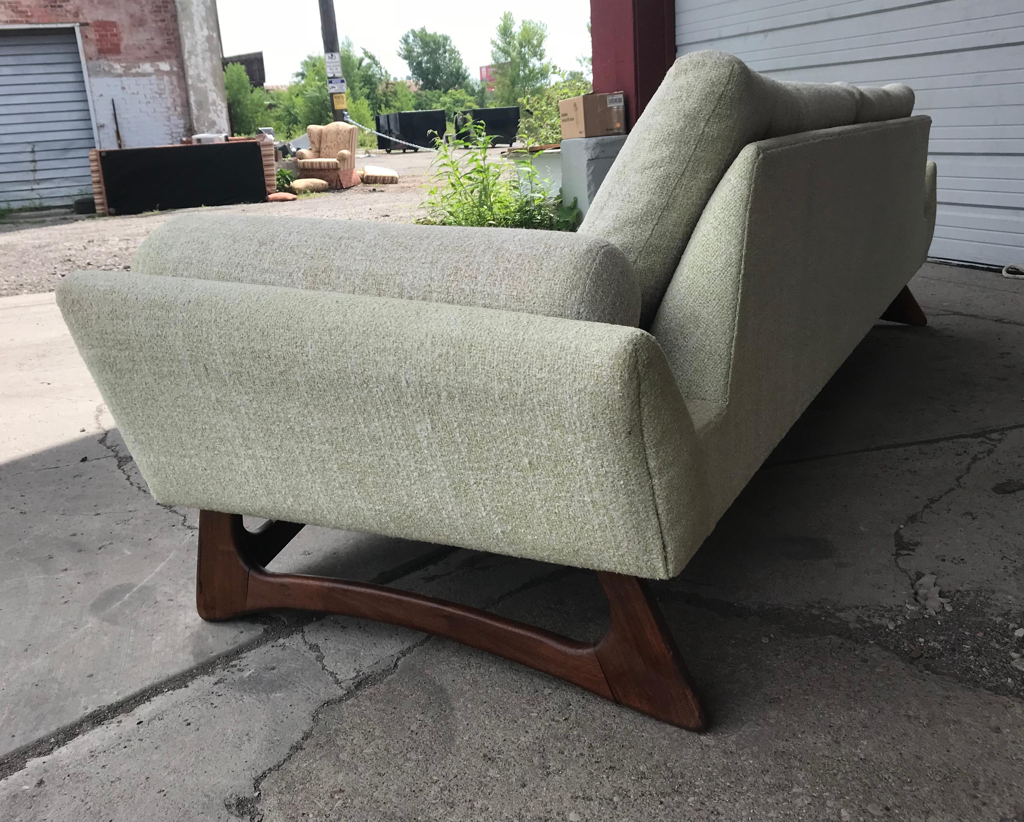Classic Mid-Century Modern Sofa Designed by Adrian Pearsall, Stunning In Good Condition In Buffalo, NY