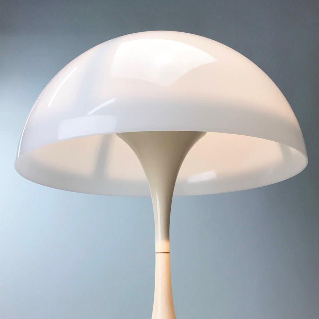 Classic Mid-Century Modern Space Age Danish 1970s Design Panthella Table Lamp In Good Condition In Haderslev, DK