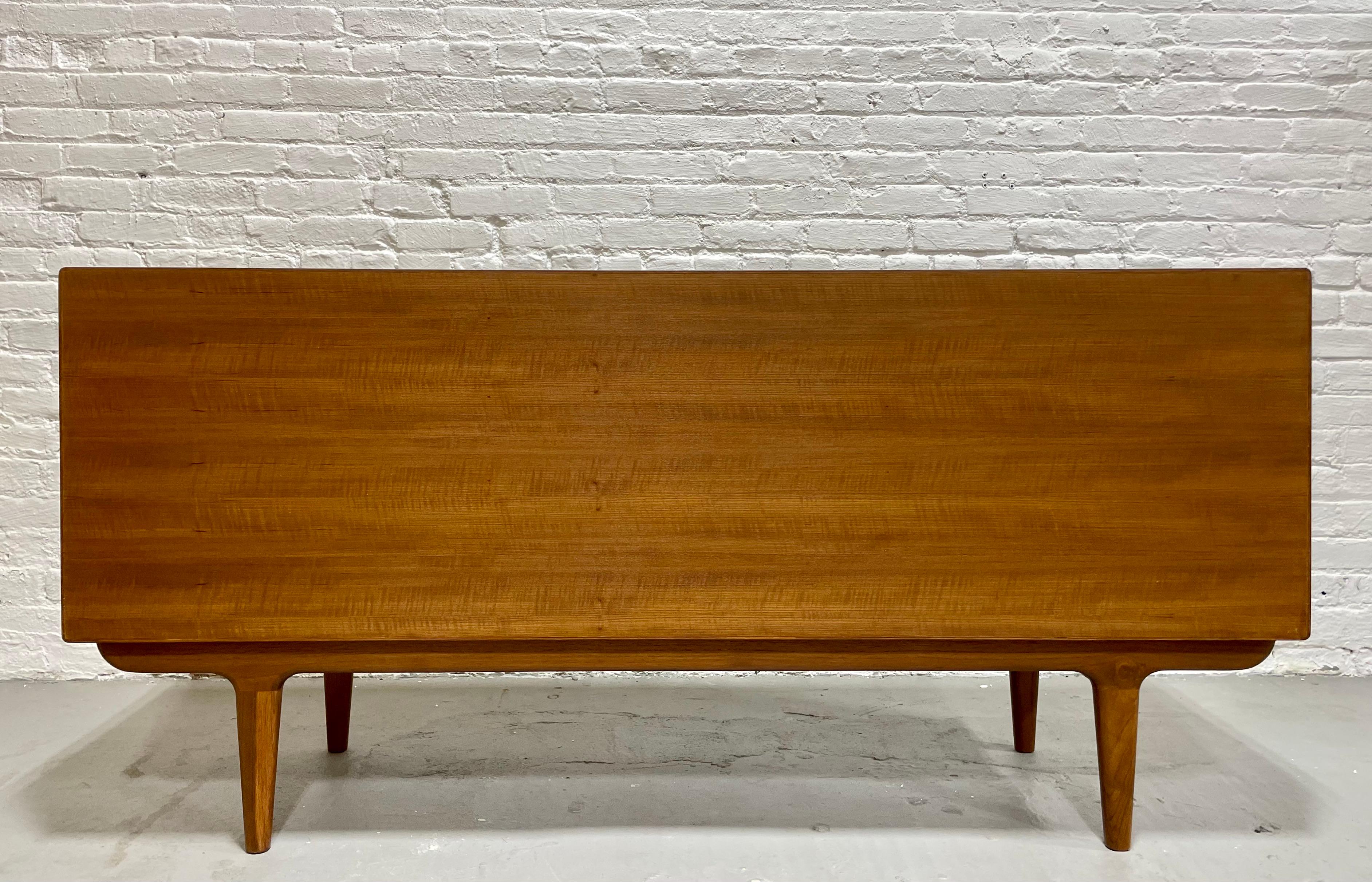 Classic Mid-Century Modern Styled Credenza / Media Stand For Sale 8