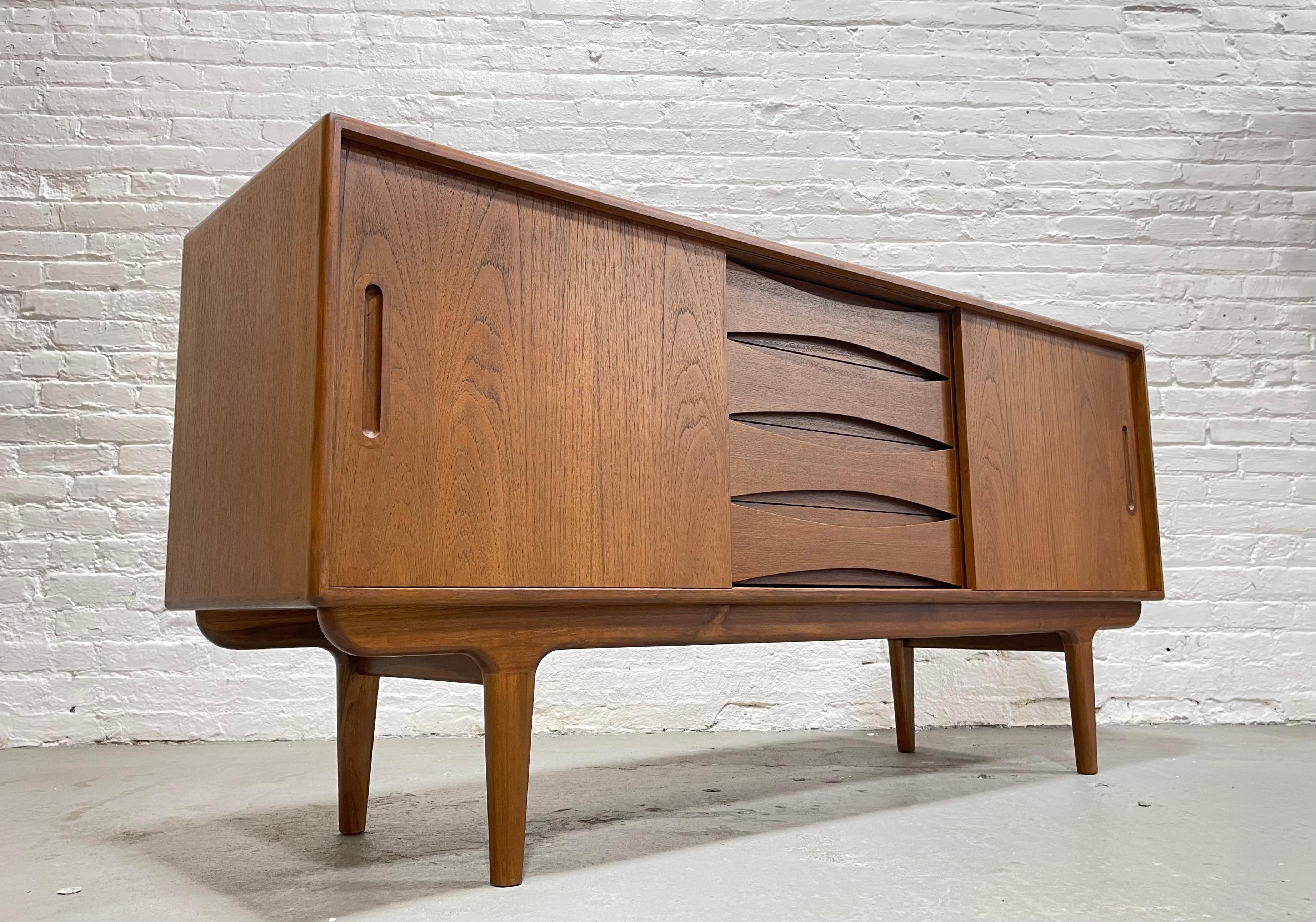 Classic Mid-Century Modern styled Handcrafted Credenza / Media stand. This gorgeous piece offers a wealth of storage space in its four streamlined center drawers and large shelving areas along either side. Super sleek modern design with the