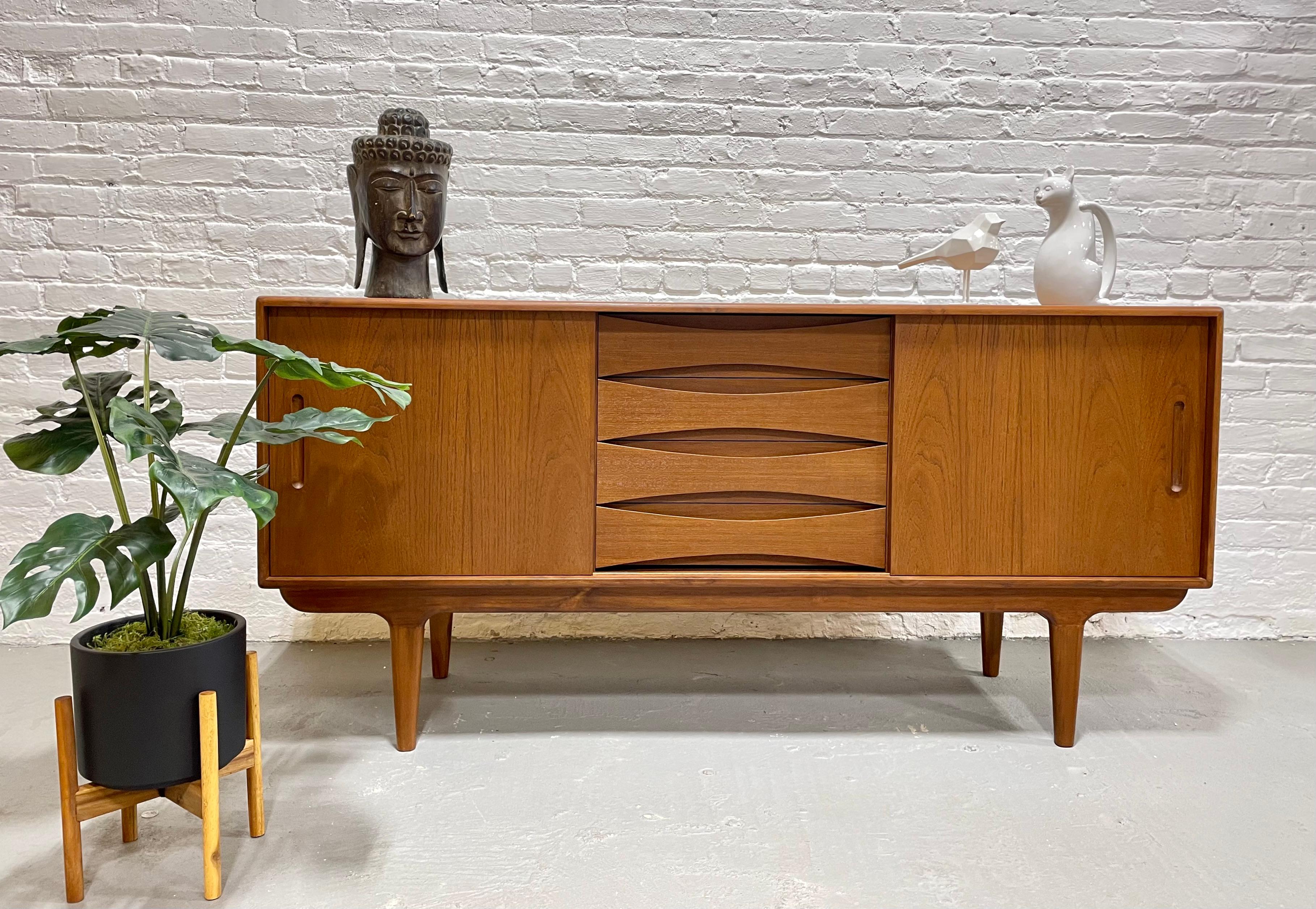 Contemporary Classic Mid-Century Modern Styled Credenza / Media Stand For Sale