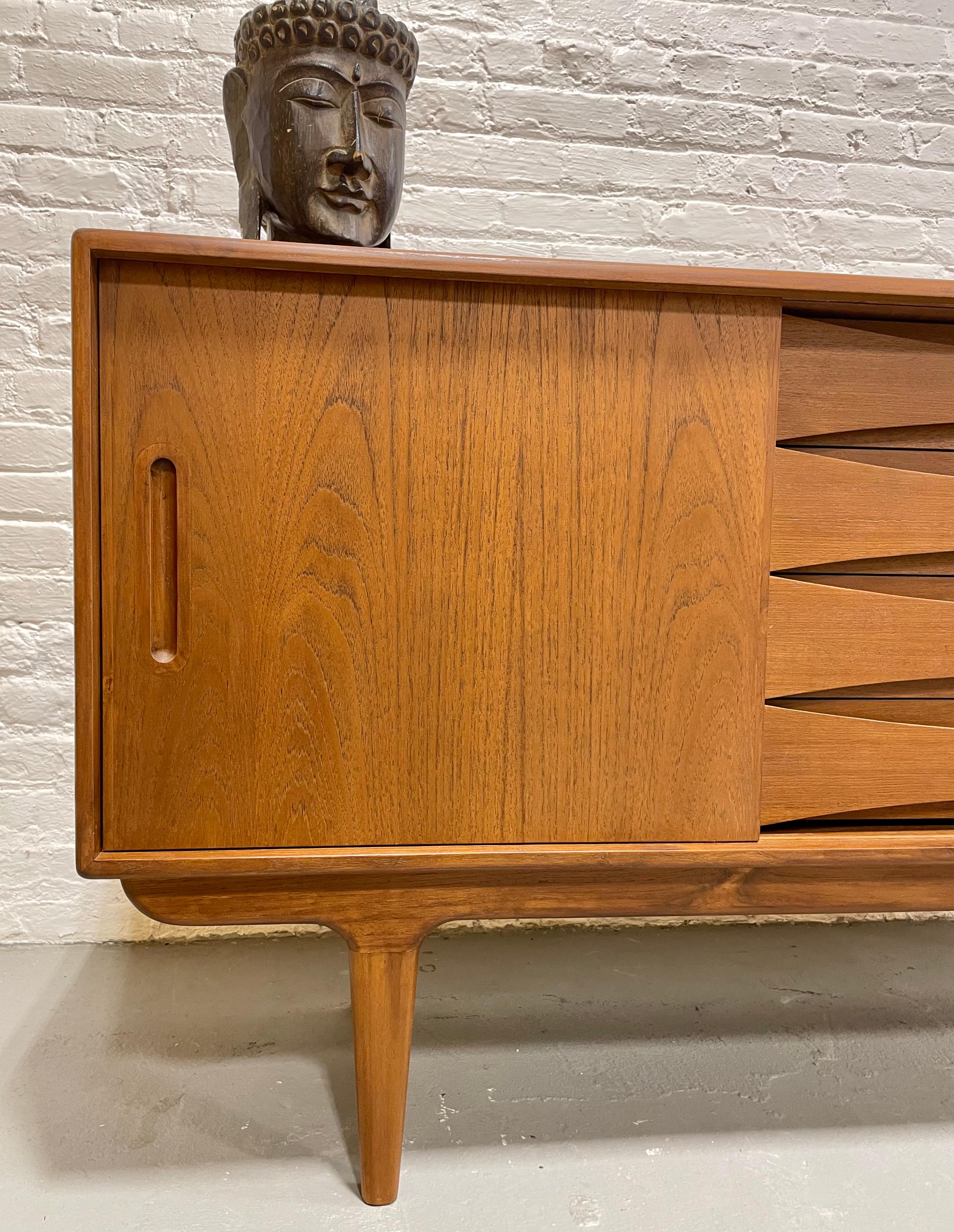 Wood Classic Mid-Century Modern Styled Credenza / Media Stand For Sale