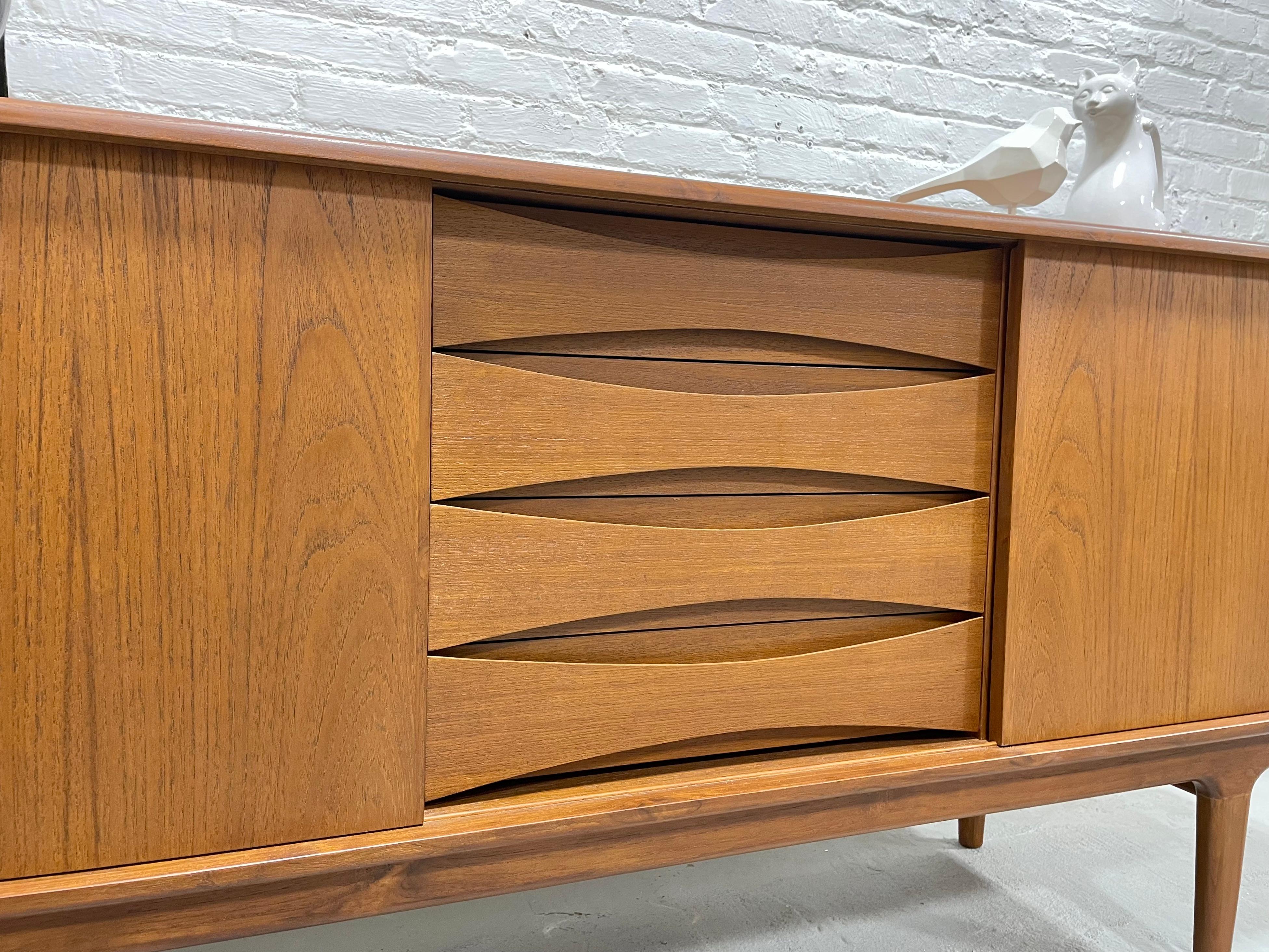 Classic Mid-Century Modern Styled Credenza / Media Stand For Sale 2