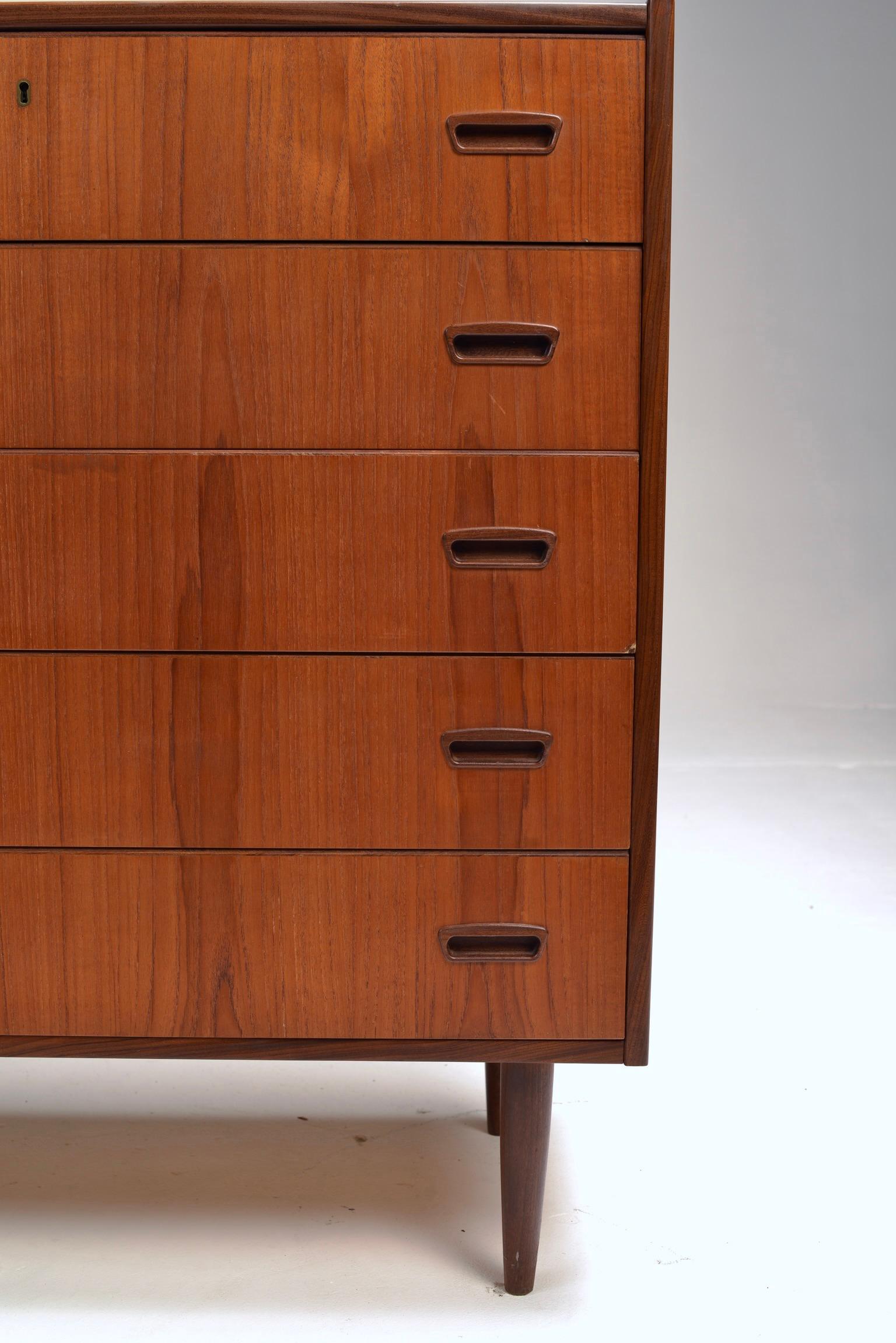 Comò classico Mid Century Modern in teak Tall Boy in vendita 4