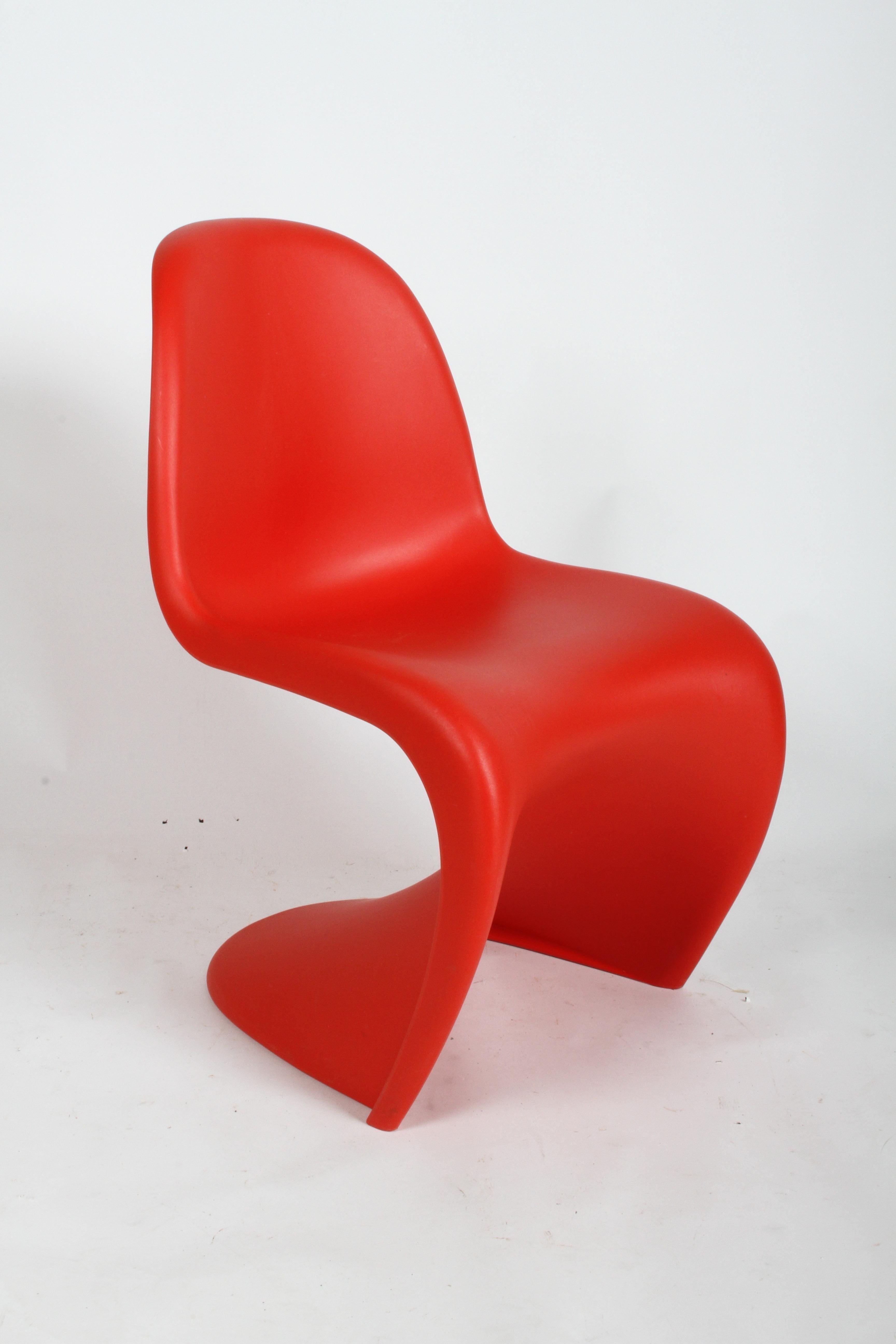 The Classic Mid-Century Modern cantilevered Panton S chair, up to 13 chairs available. This Vitra edition was revised in 1999, the last version authorized by Verner Panton. Great for side dining chairs or can be used as a desk chair too. The plastic