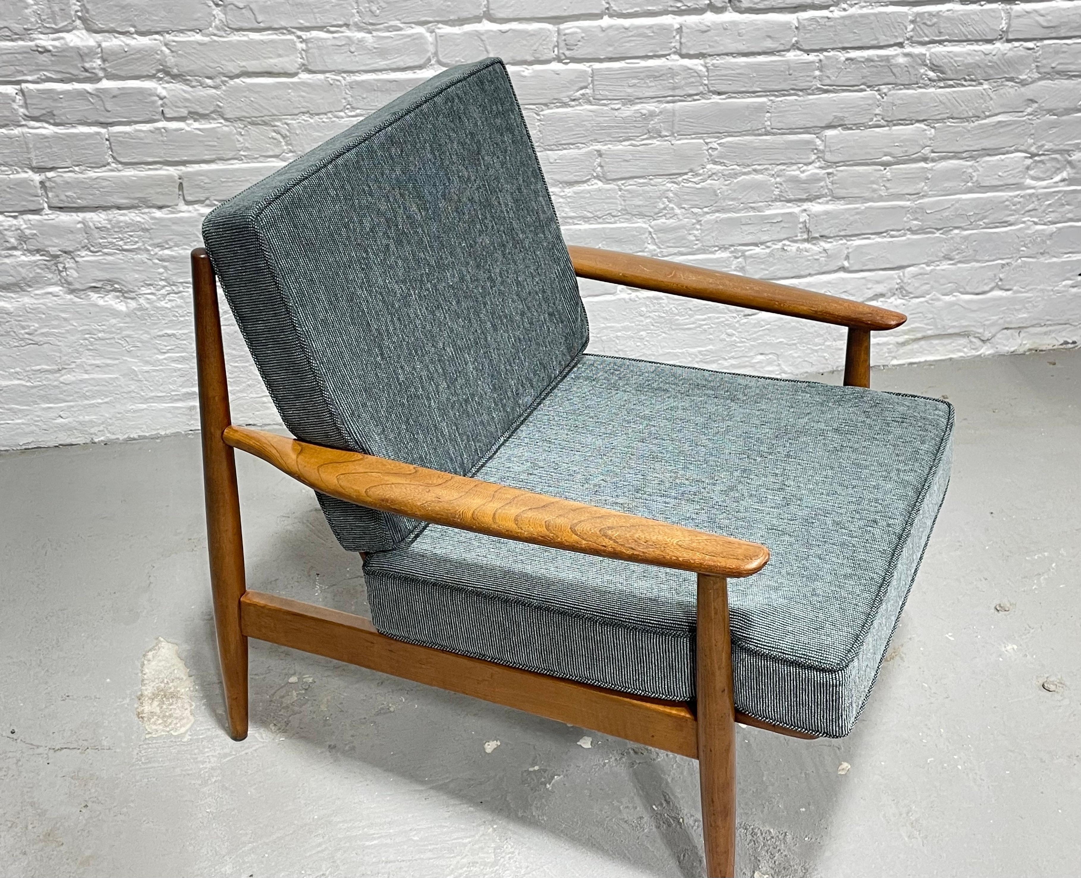 Mid-Century Modern CLASSIC Mid Century Modern Vintage LOUNGE CHAIR / Armchair Baumritter, C. 1960's