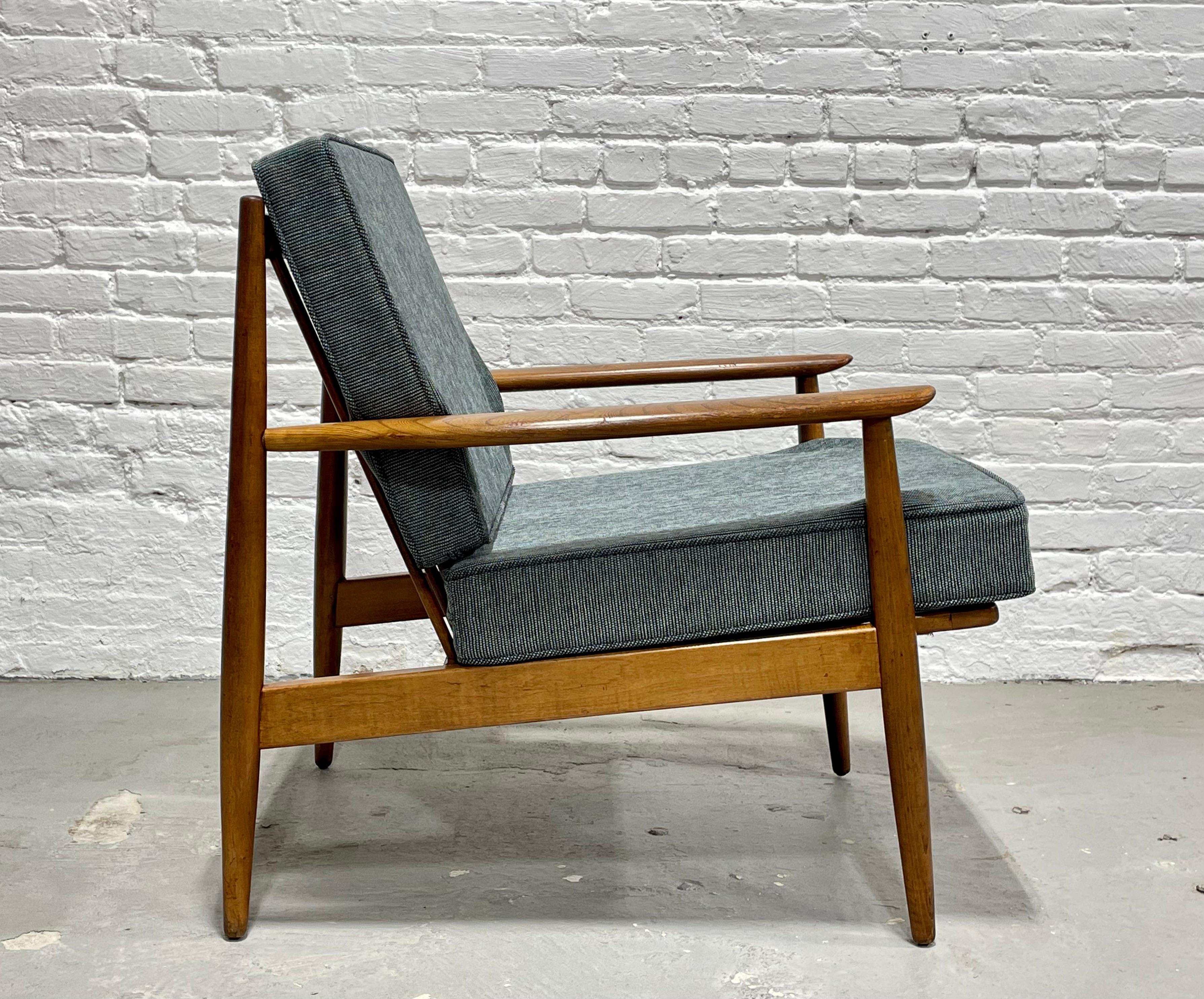 CLASSIC Mid Century Modern Vintage LOUNGE CHAIR / Armchair Baumritter, C. 1960's In Good Condition In Weehawken, NJ