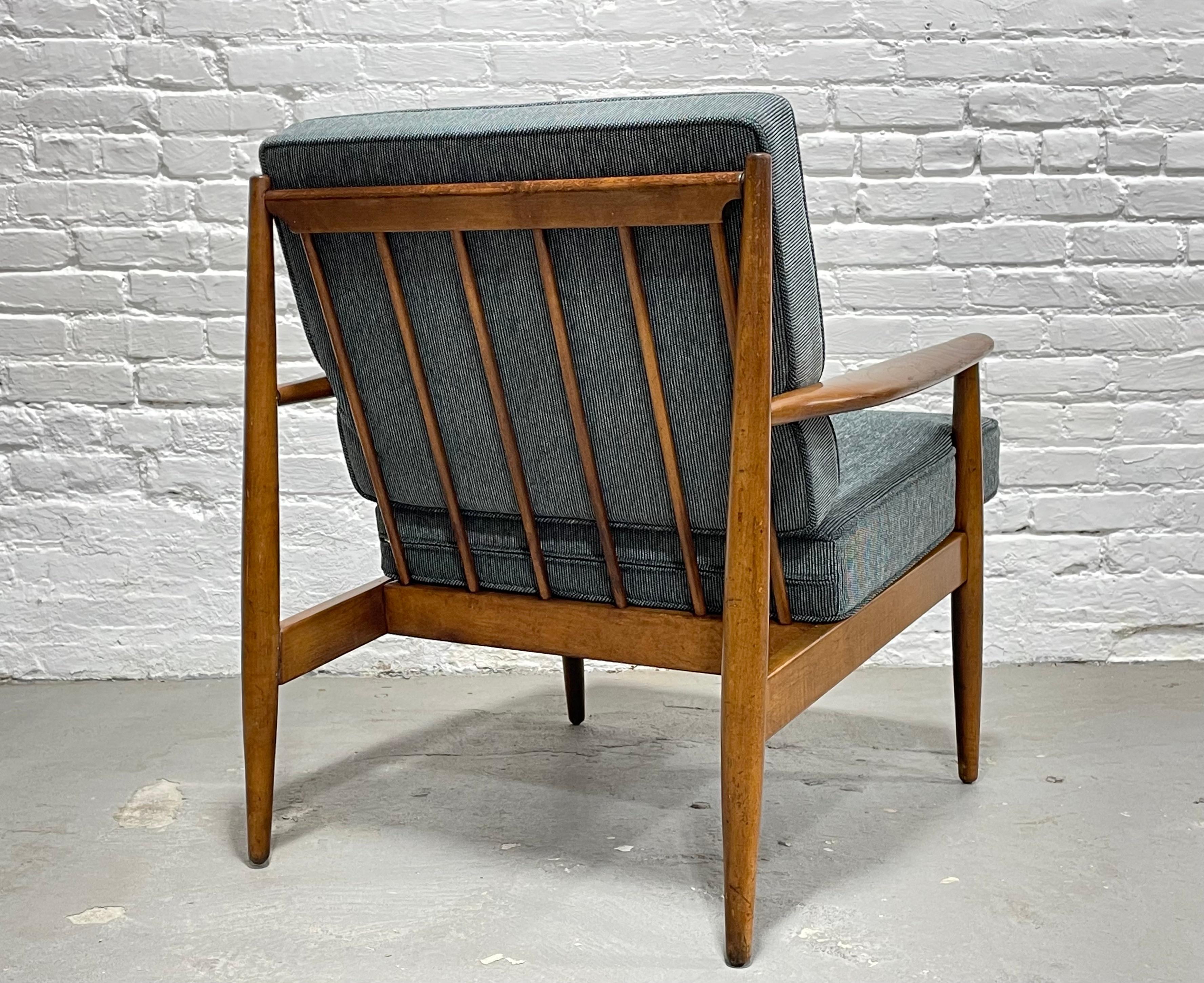 Walnut CLASSIC Mid Century Modern Vintage LOUNGE CHAIR / Armchair Baumritter, C. 1960's