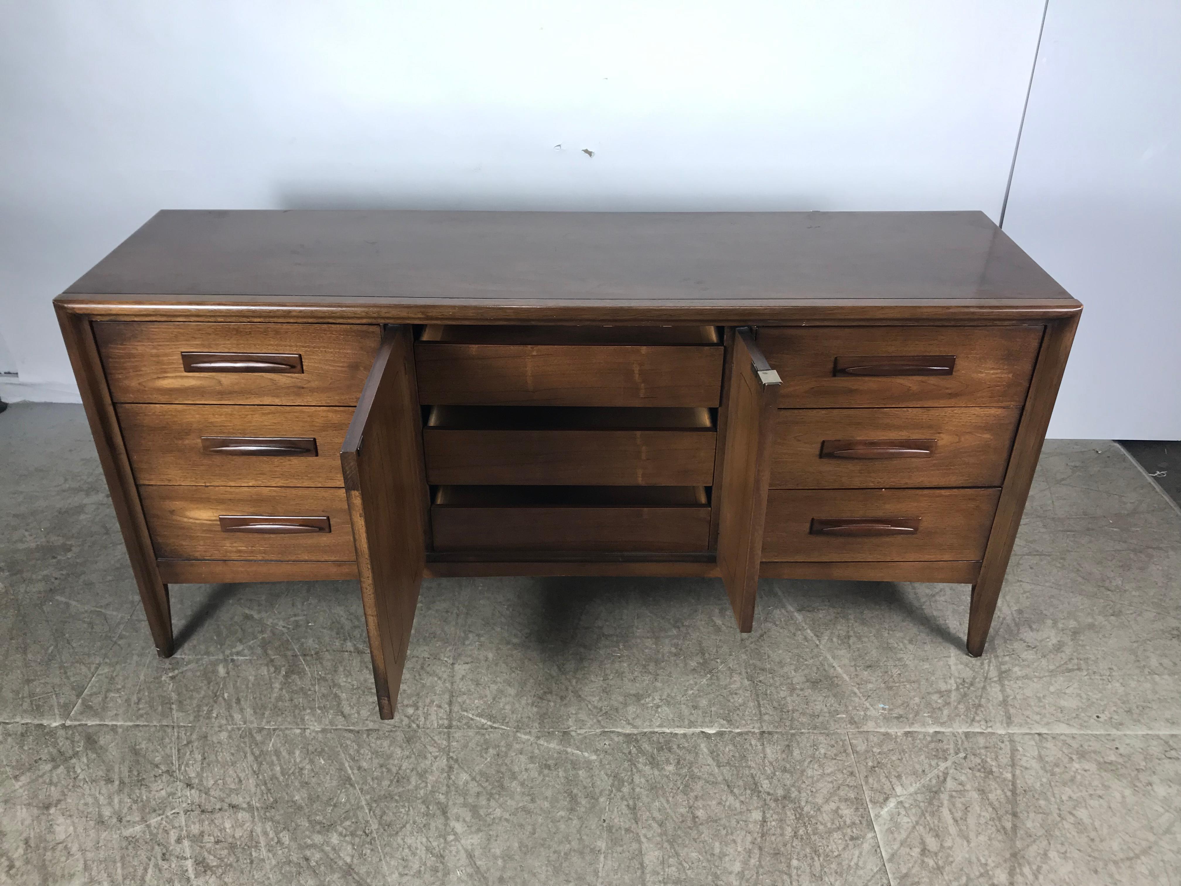 broyhill 9 drawer dresser