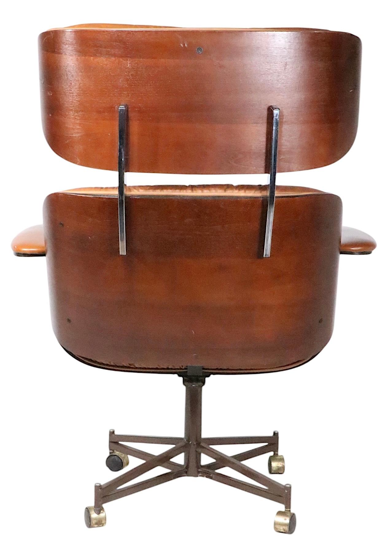 Mid-Century Modern Classic Mid Century Plycraft Lounge Chair and Ottoman For Sale