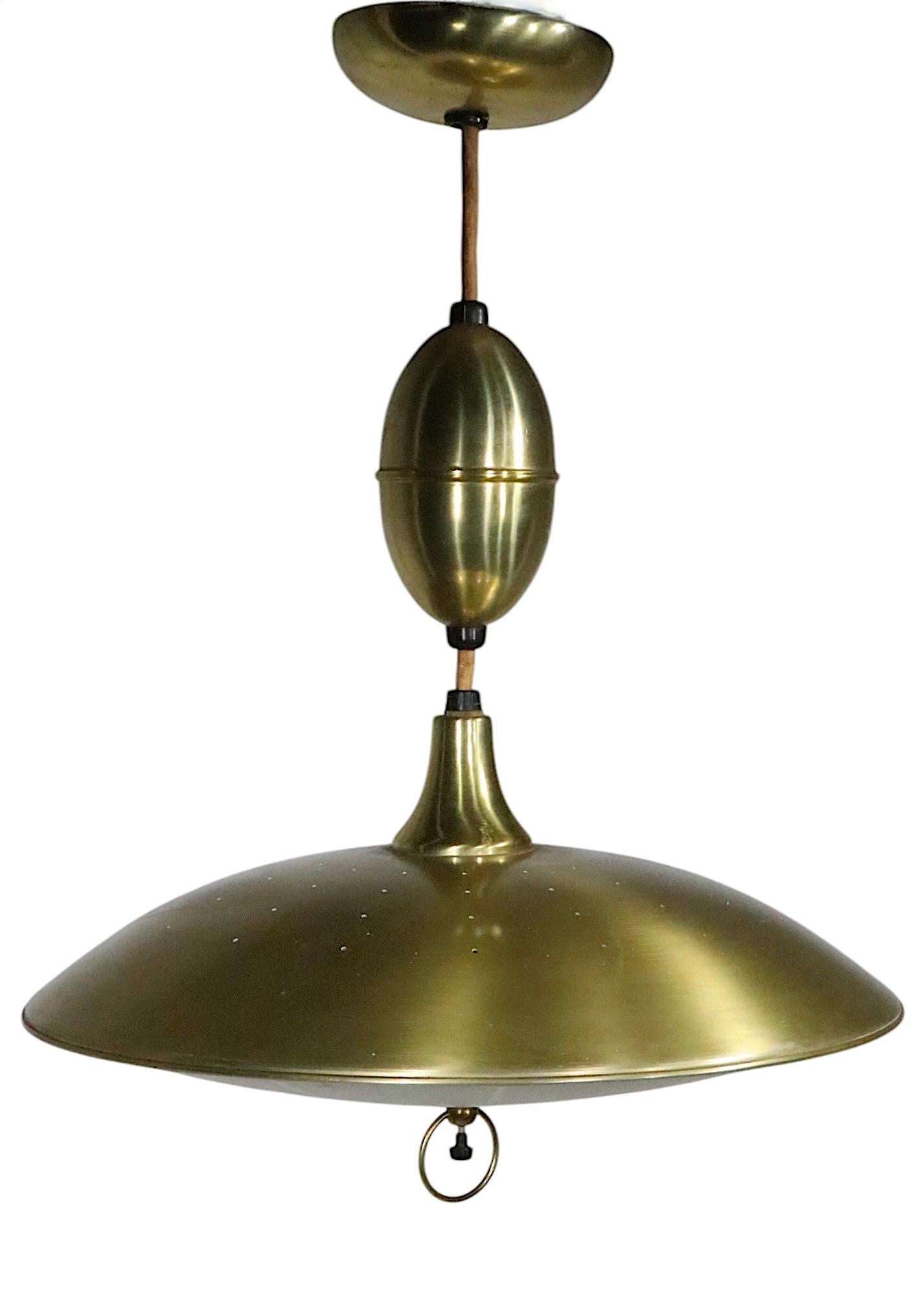 Classico lampadario a disco a piattino di metà secolo con luce a sospensione in vendita 3