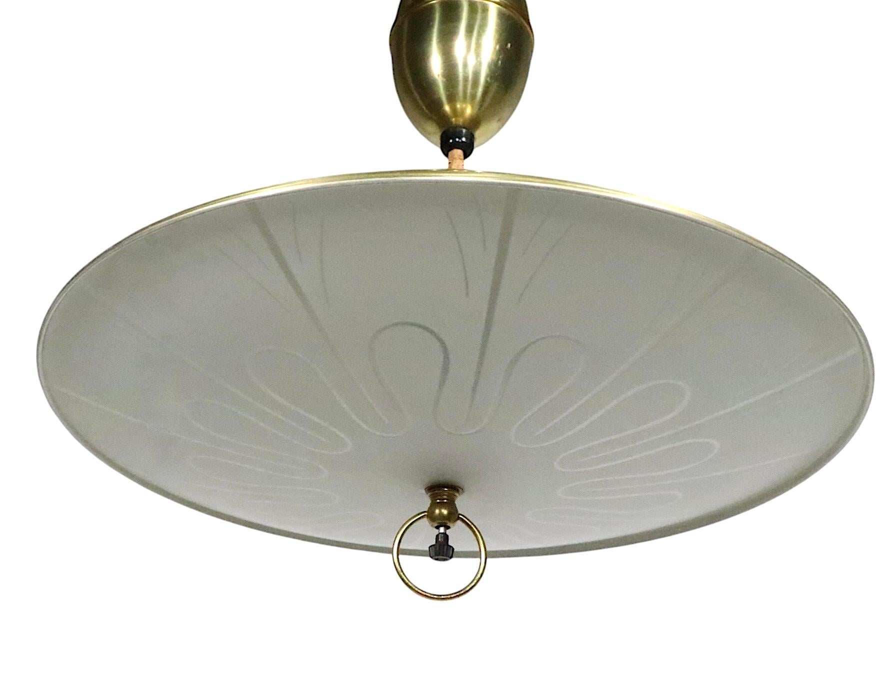 Classico lampadario a disco a piattino di metà secolo con luce a sospensione in vendita 4