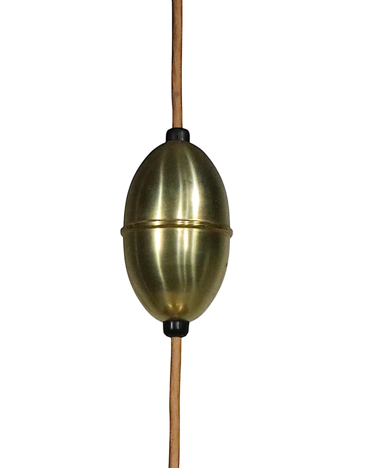 Mid-Century moderno Classico lampadario a disco a piattino di metà secolo con luce a sospensione in vendita