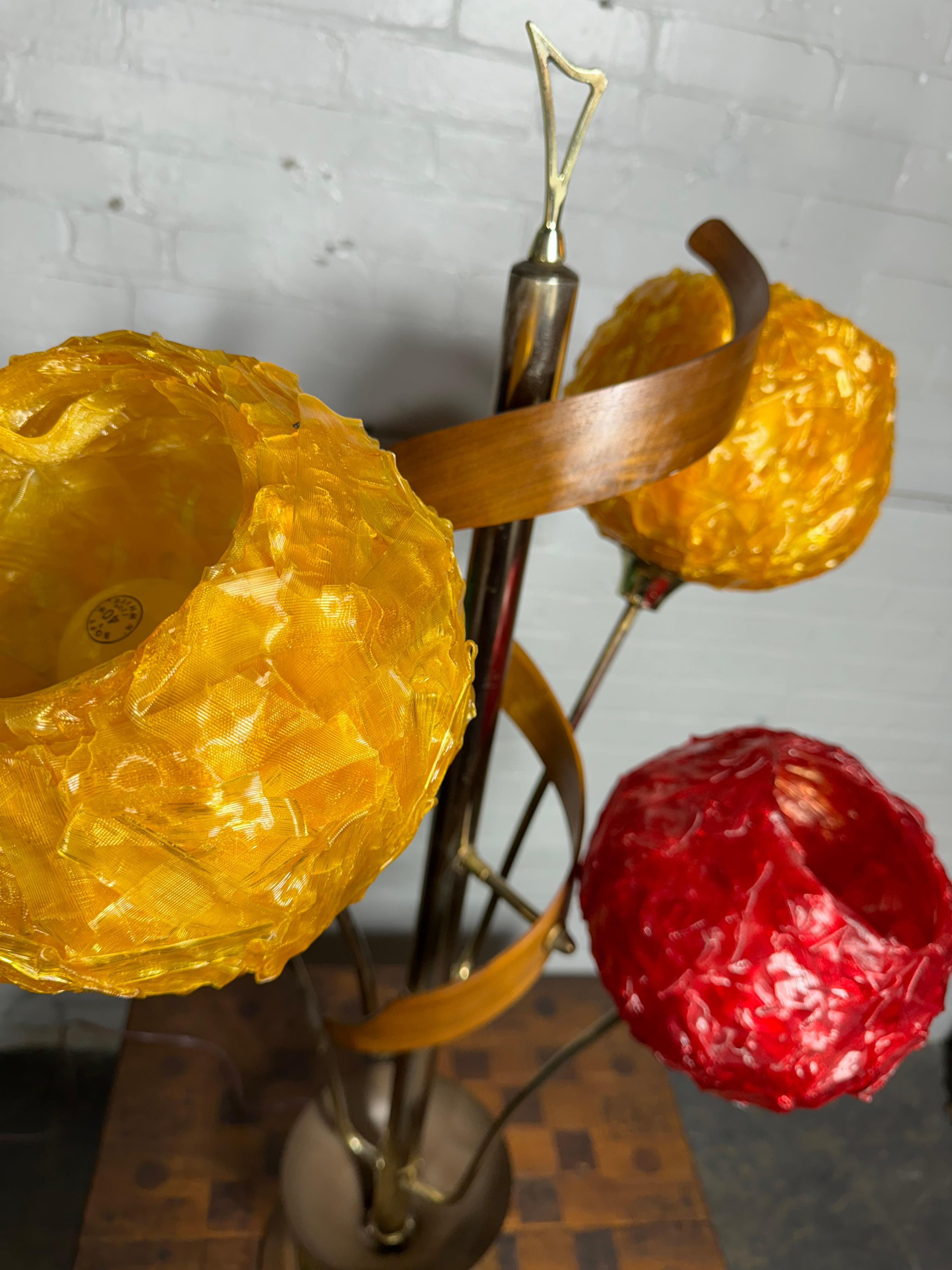 Mid-Century Modern Classic Mid Century Spaghetti Shades spun lucite / walnut table lamp For Sale