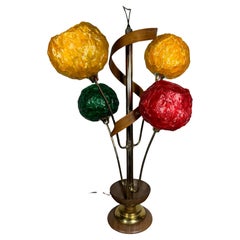 Classic Mid Century Spaghetti Shades Spun Lucite / Walnuss Tischlampe