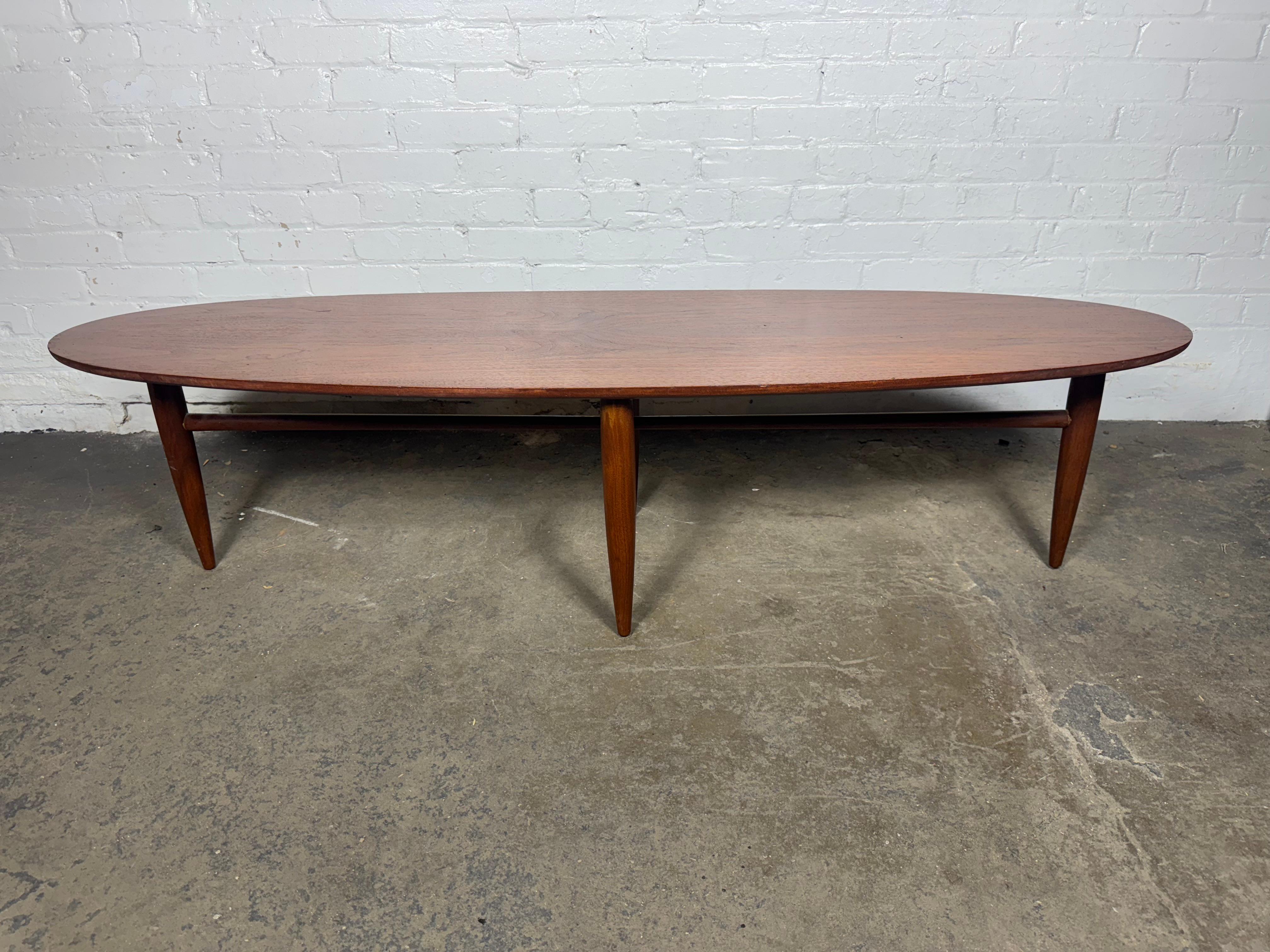 Table Cocktail / Café Classique Mid Century Surfboard en Noyer en vente 4