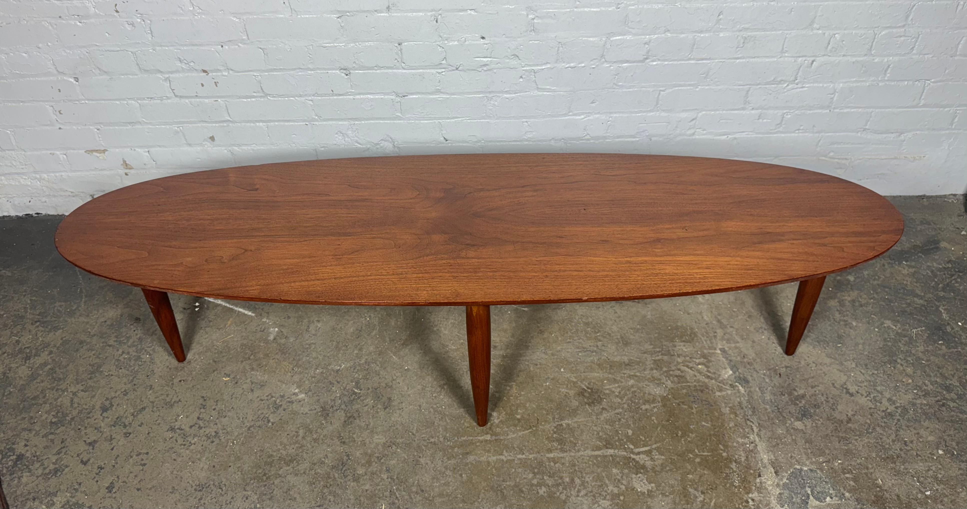 Table Cocktail / Café Classique Mid Century Surfboard en Noyer en vente 2