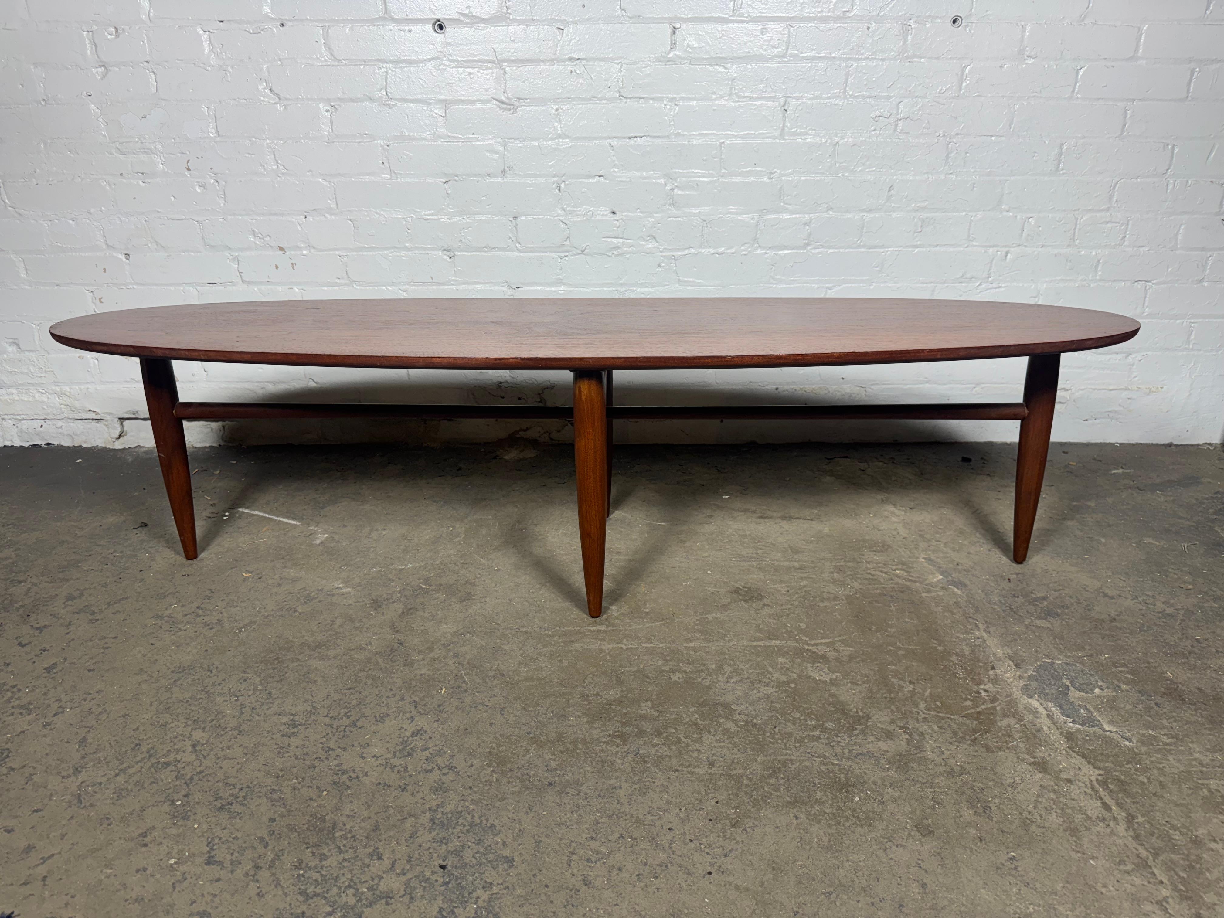 Table Cocktail / Café Classique Mid Century Surfboard en Noyer en vente 3
