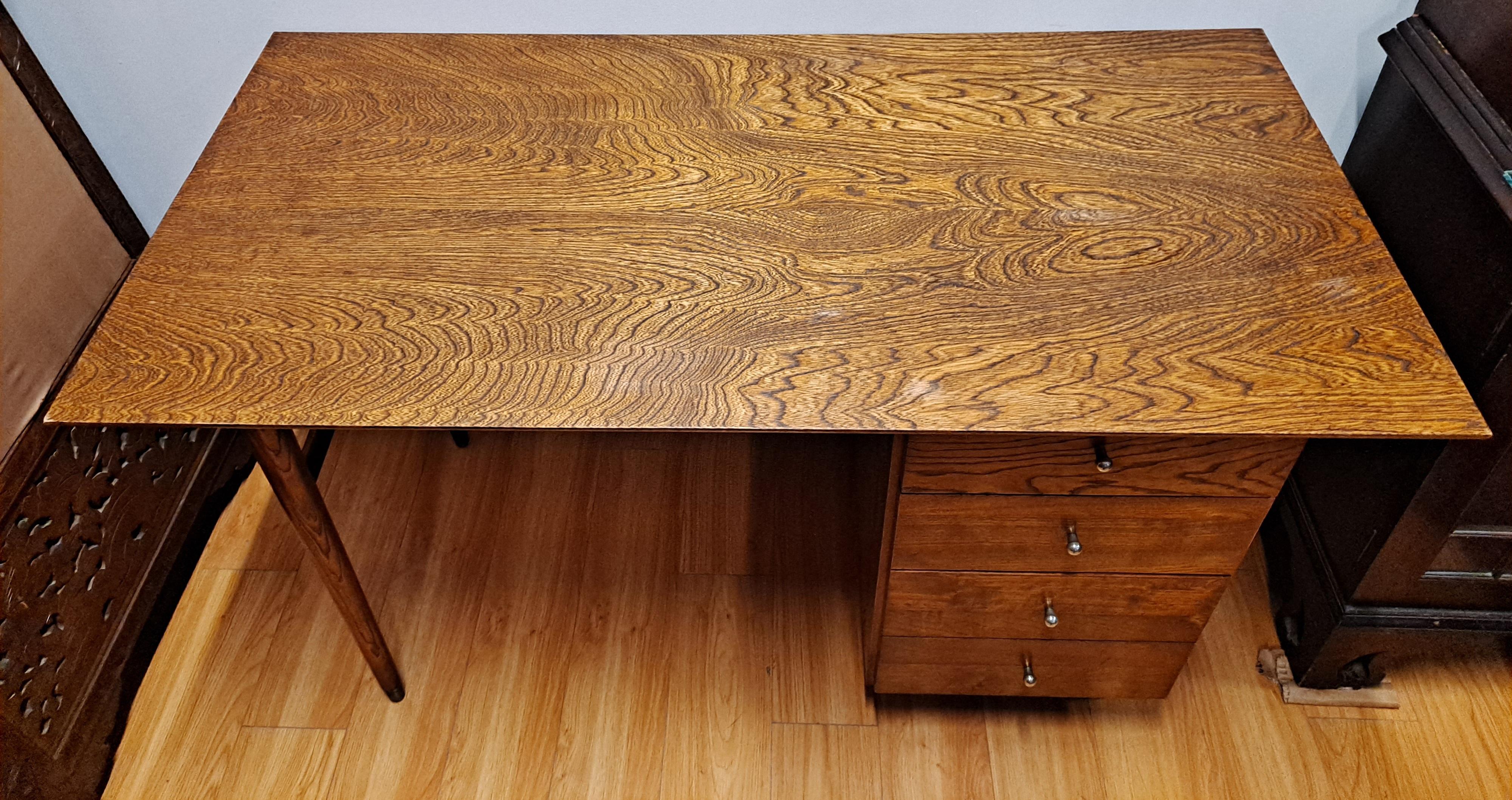 Classic Mid-Century Three Drawer Oak Desk

Beautiful grain top and brass feet

48 x 20 3.75 x 29