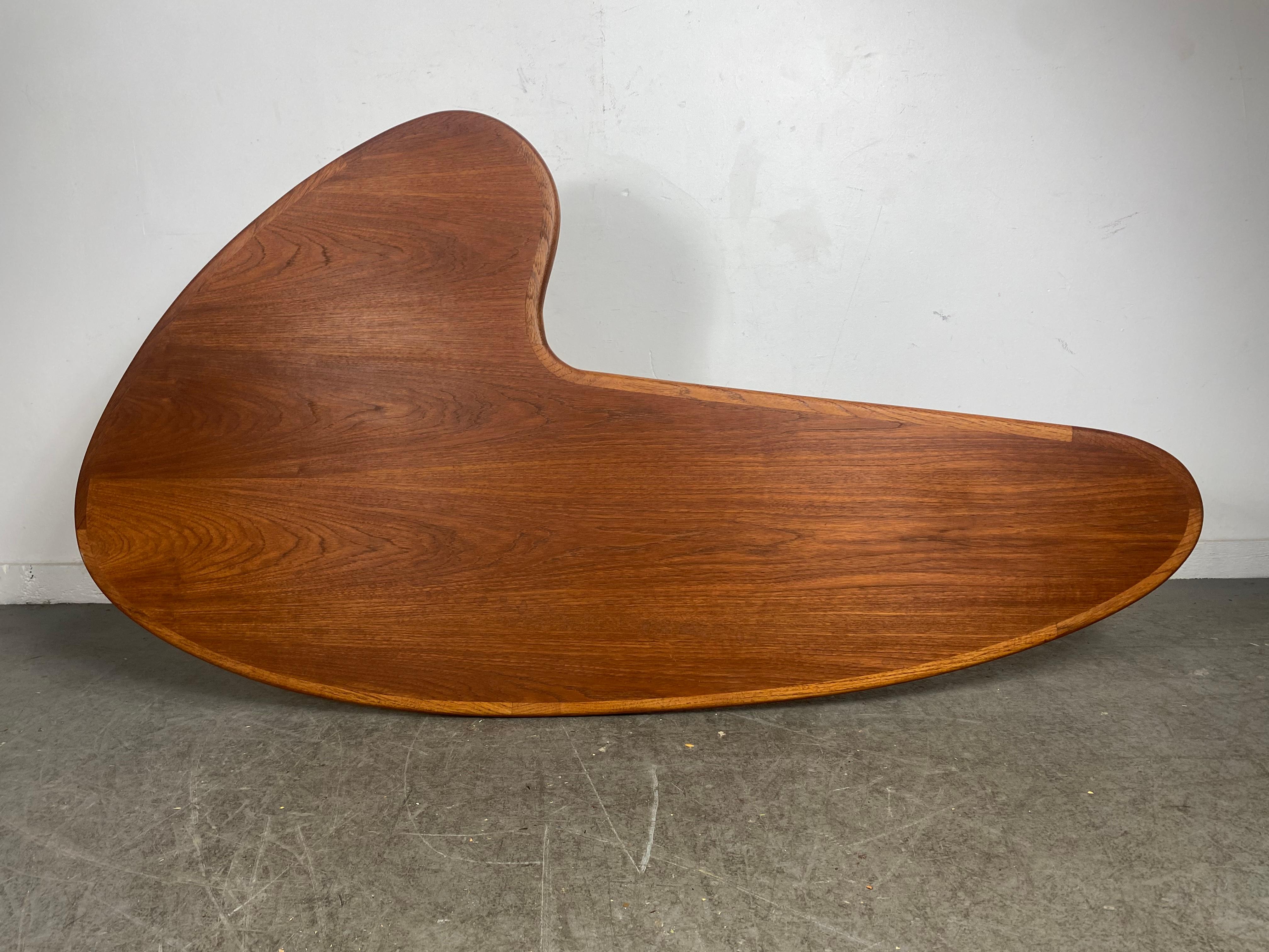 Classic Midcentury Walnut Boomerang Coffee / Cocktail Table with Drawer For Sale 3