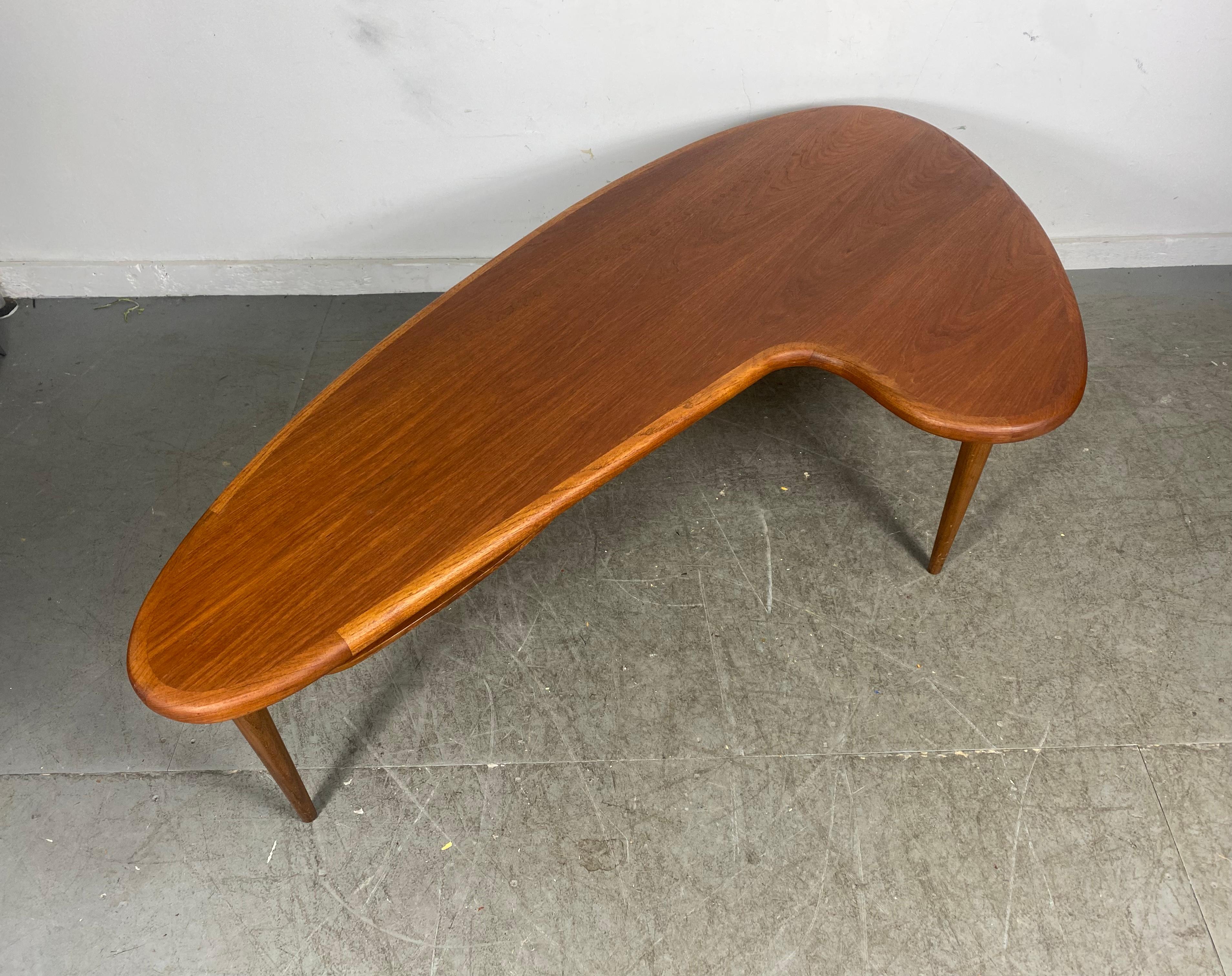 Mid-Century Modern Classic Midcentury Walnut Boomerang Coffee / Cocktail Table with Drawer For Sale