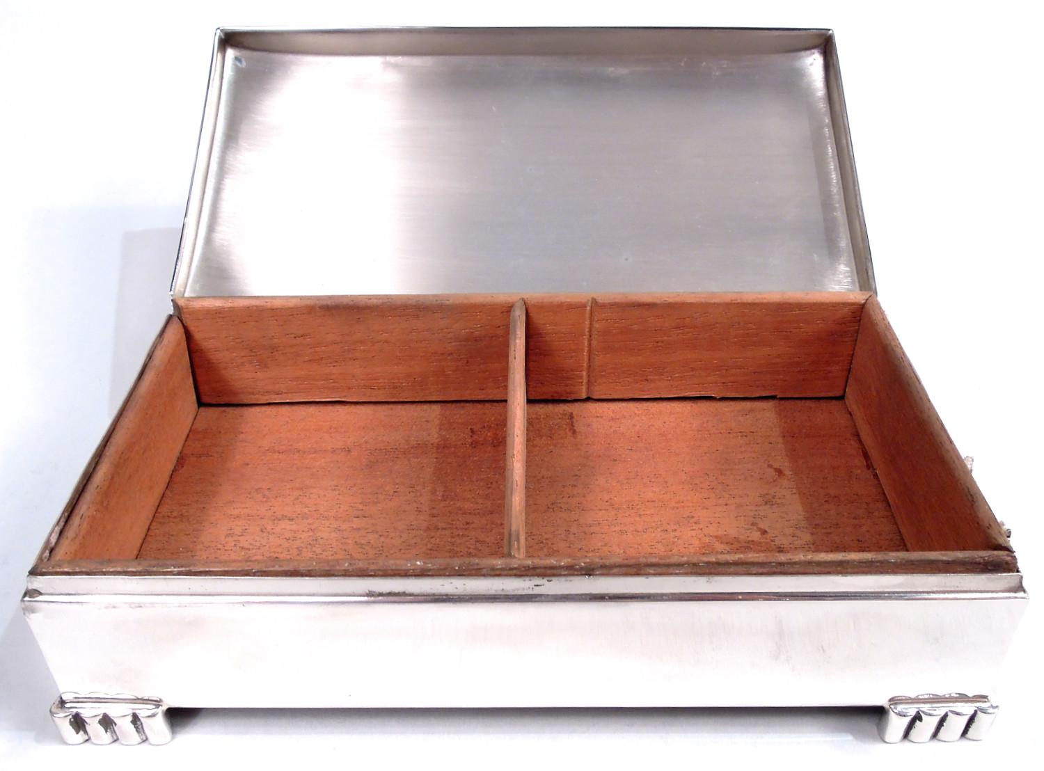 Argento 925 Scatola classica in argento di Poole in stile Midcentury Modern in vendita