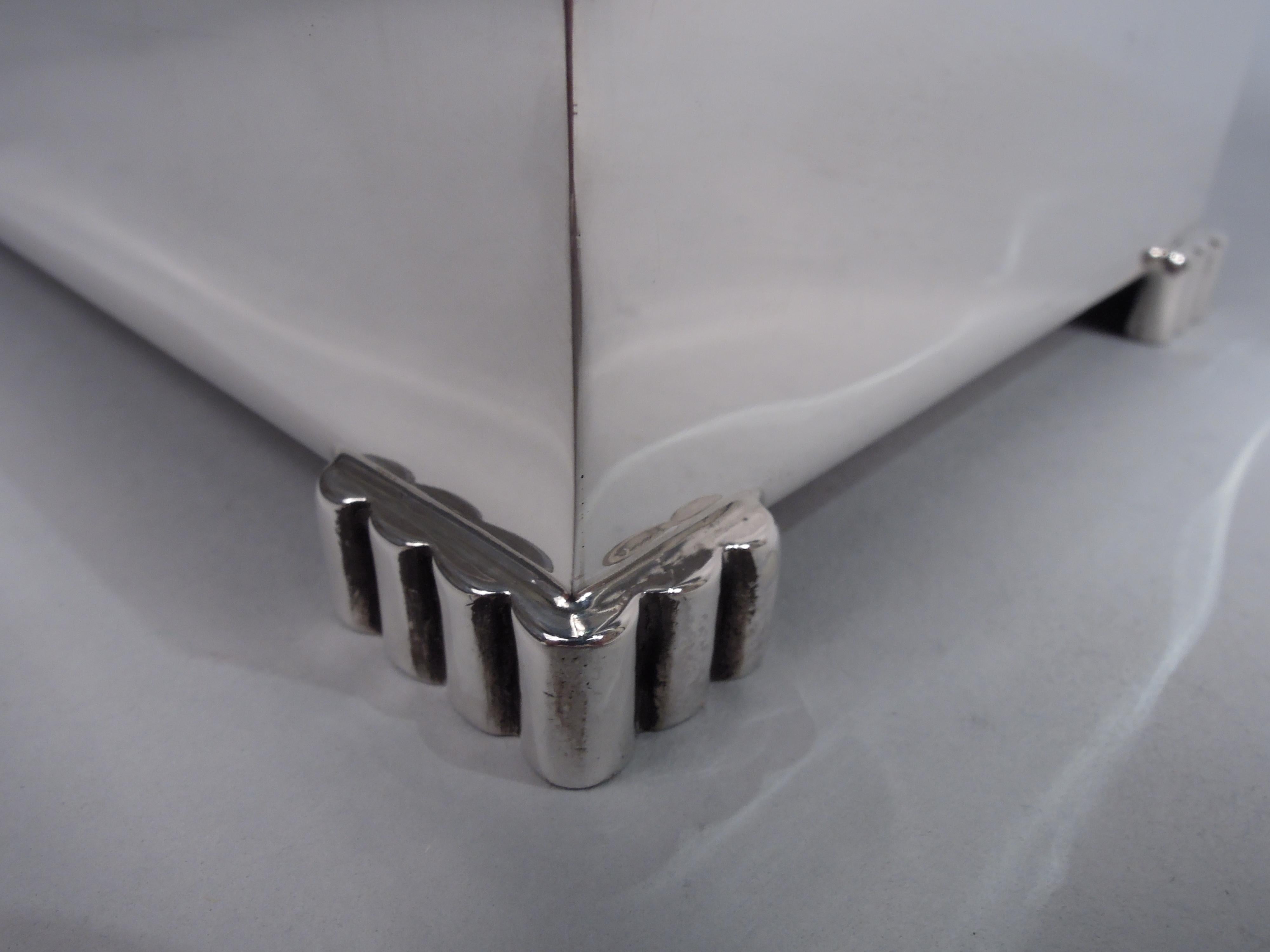 Scatola classica in argento di Poole in stile Midcentury Modern in vendita 1