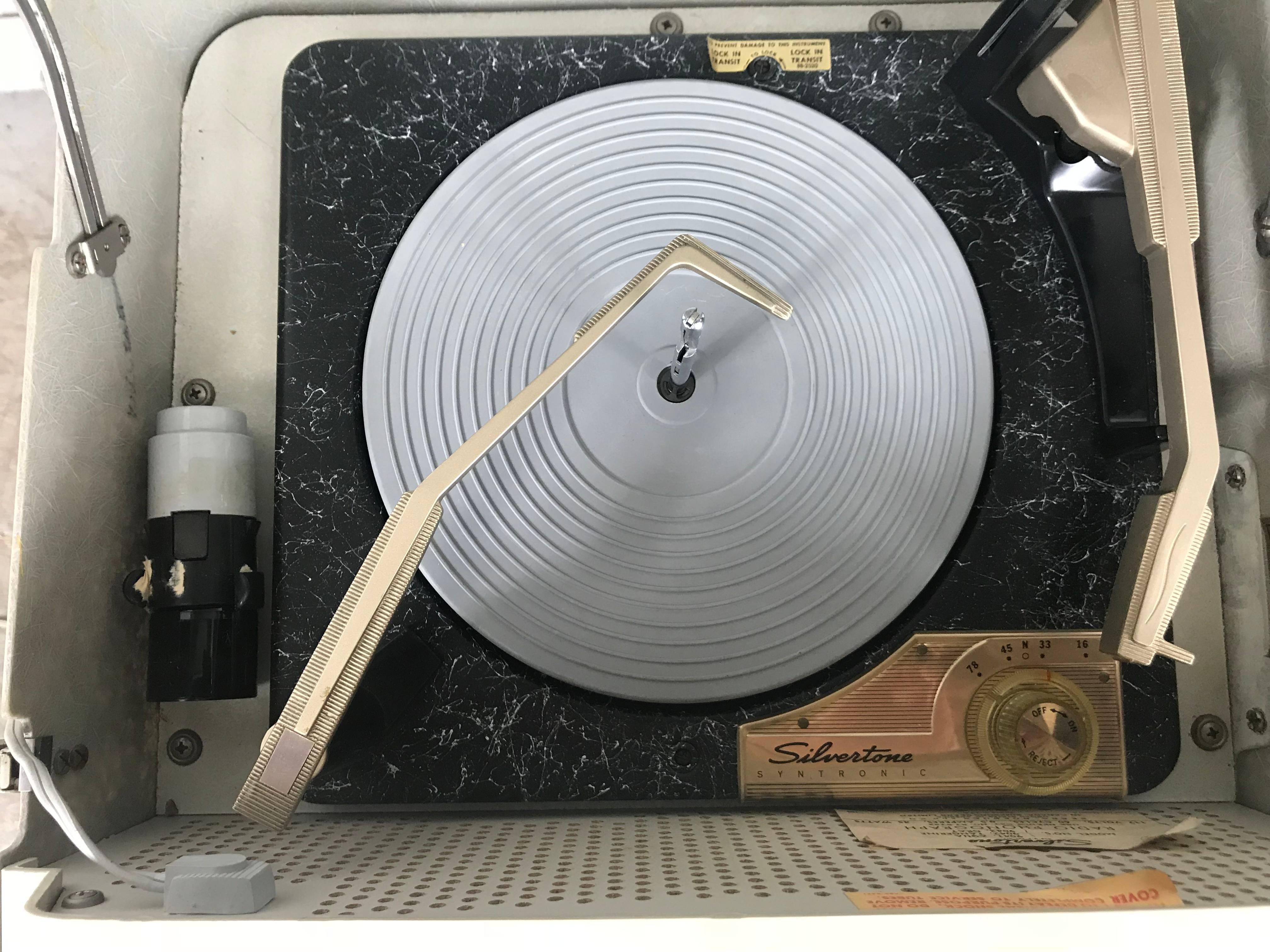 American Classic Midcentury Silvertone Syntronic Fiberglass Record Player, Radio