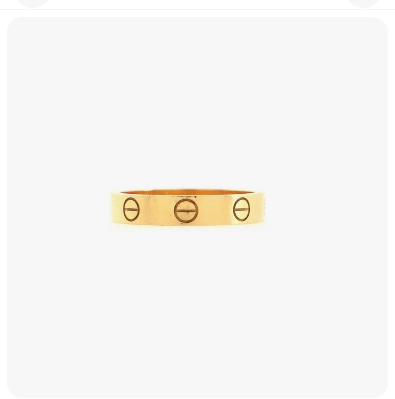Its a mini pinky ring
Classic 