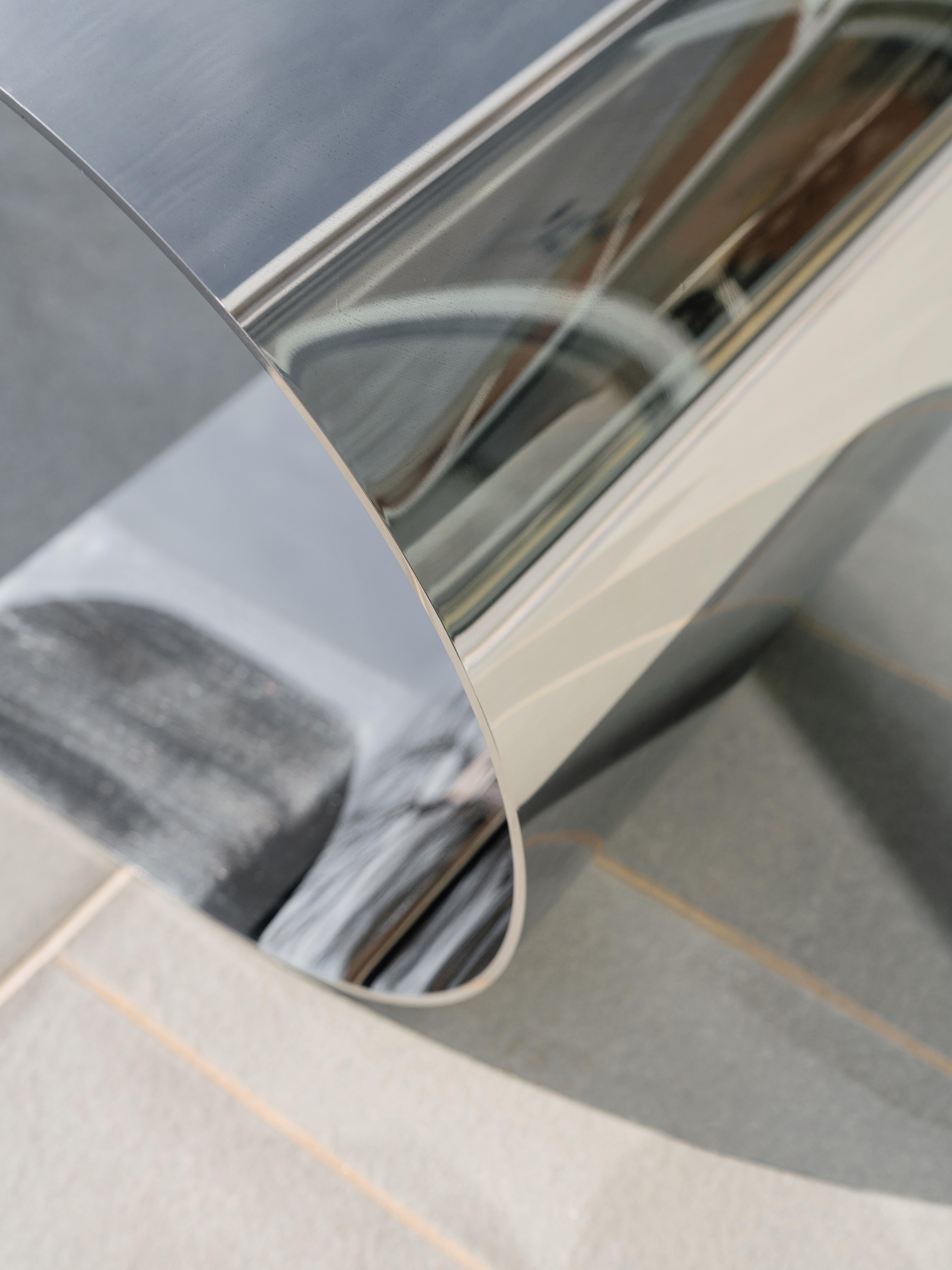 Contemporary & minimalist Cantilever Table in Recycled Polished Stainless Steel For Sale 2
